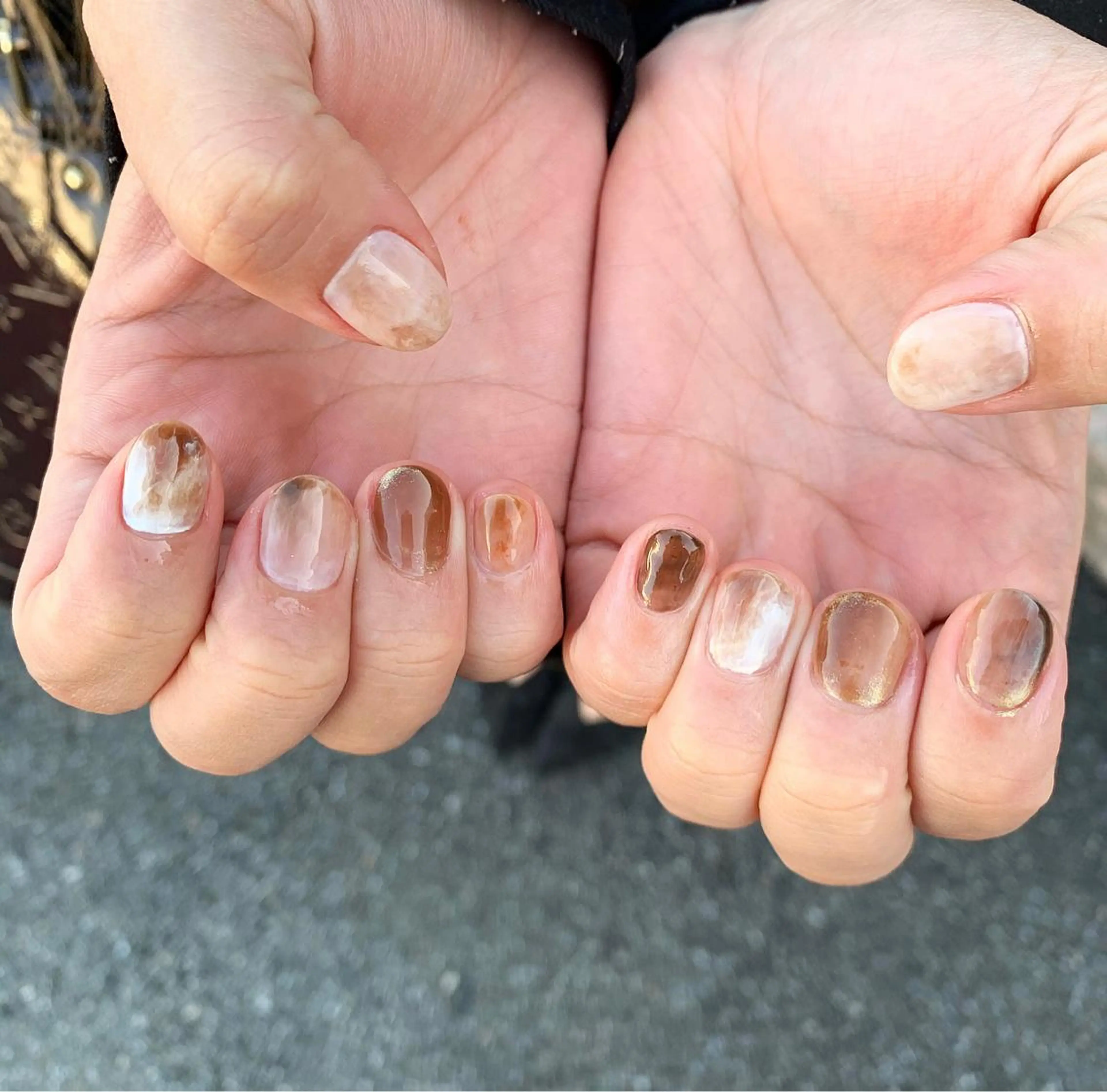 ネイル ブラウン クリアネイル ニュアンスネイル ハンドネイル 佐藤 穂乃香のネイルデザイン