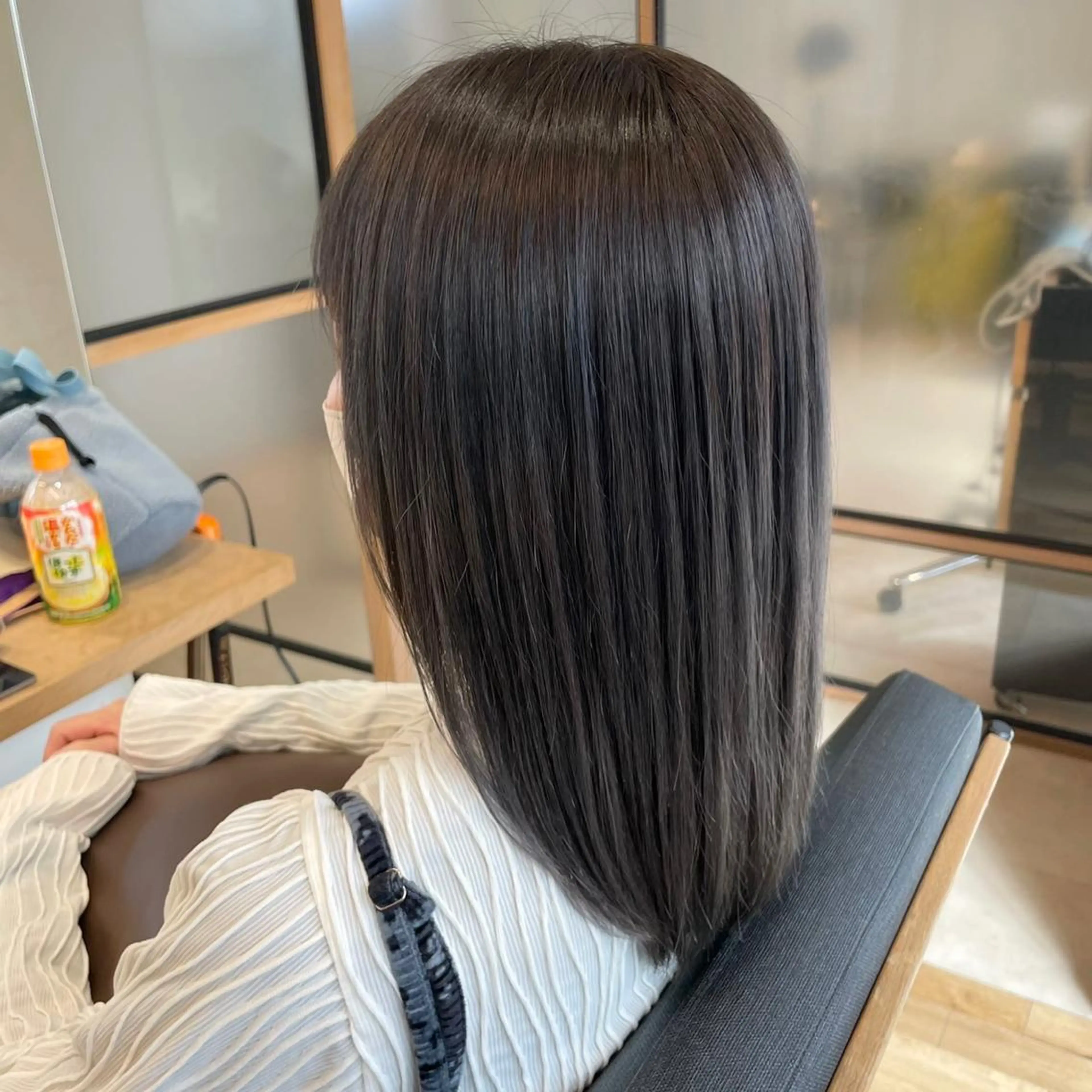 セミロング ヘアカラー ついざき はるかのヘアスタイル