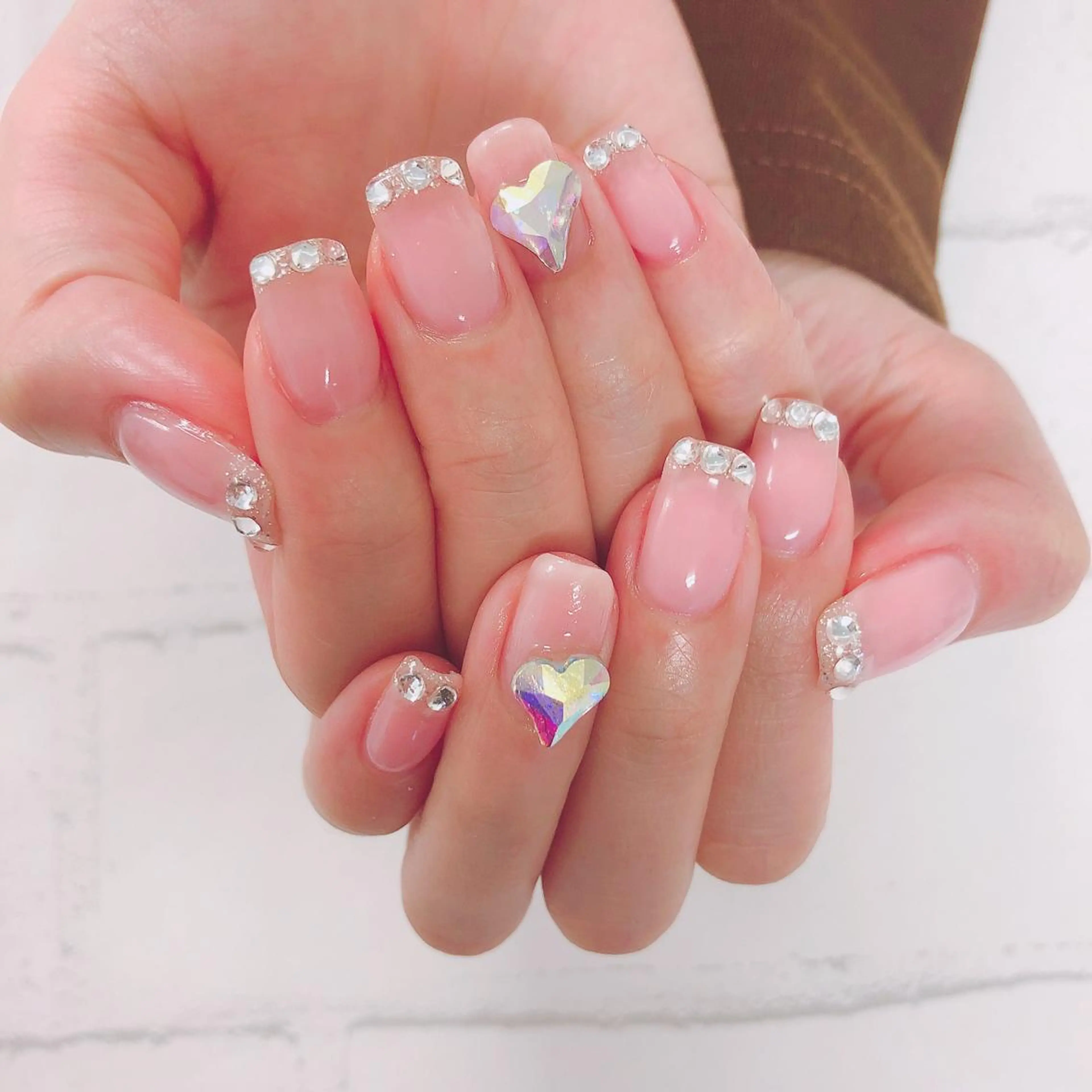 ネイル アートネイル フレンチネイル ハート ピンク ストーンネイル ono megumiのネイルデザイン
