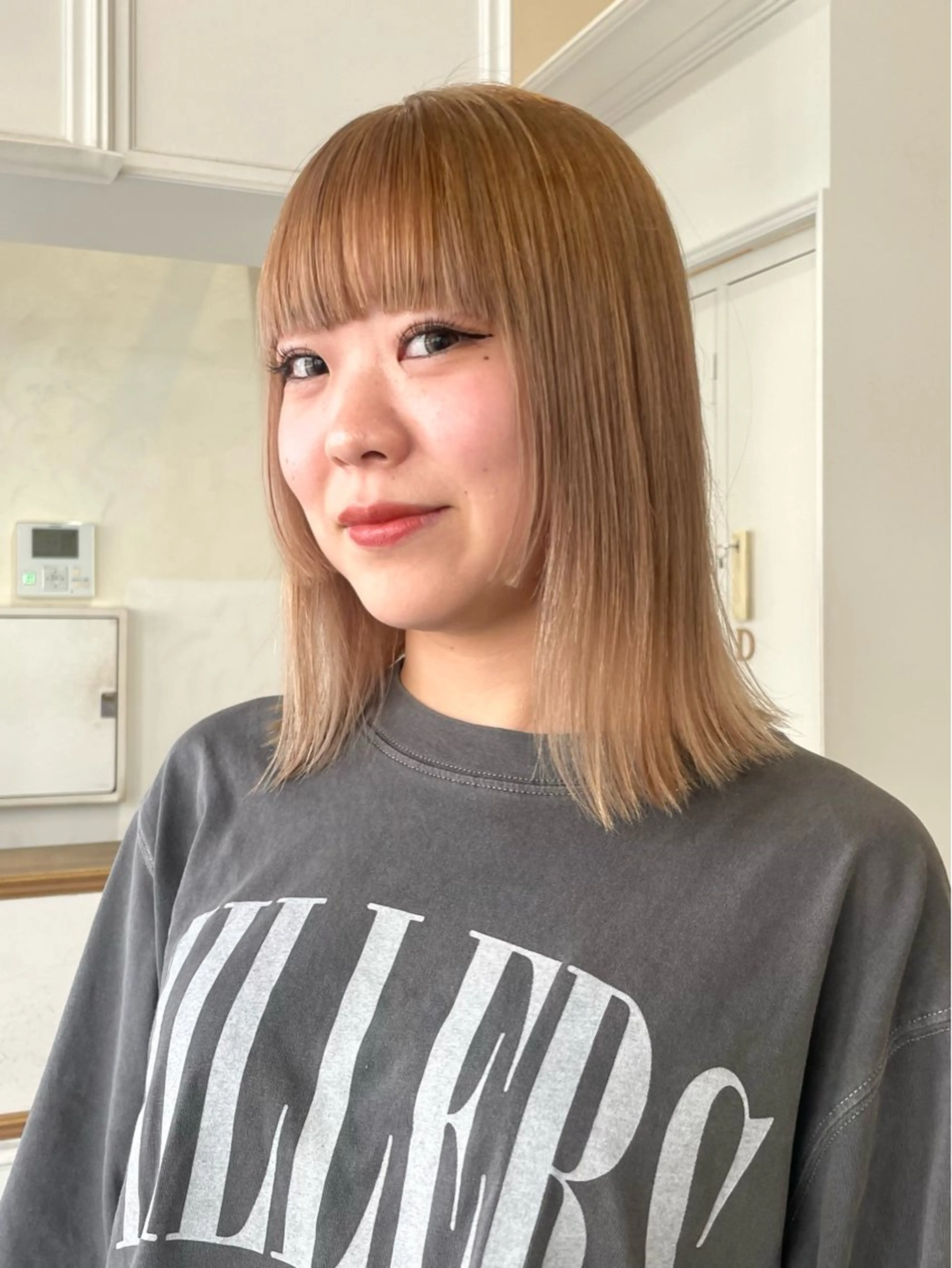 ミディアム カラー ベージュカラー ブリーチ 透明感カラー ヘアカラー ⌇ROMEO京橋店⌇ 鎌谷明星🪷のヘアスタイル