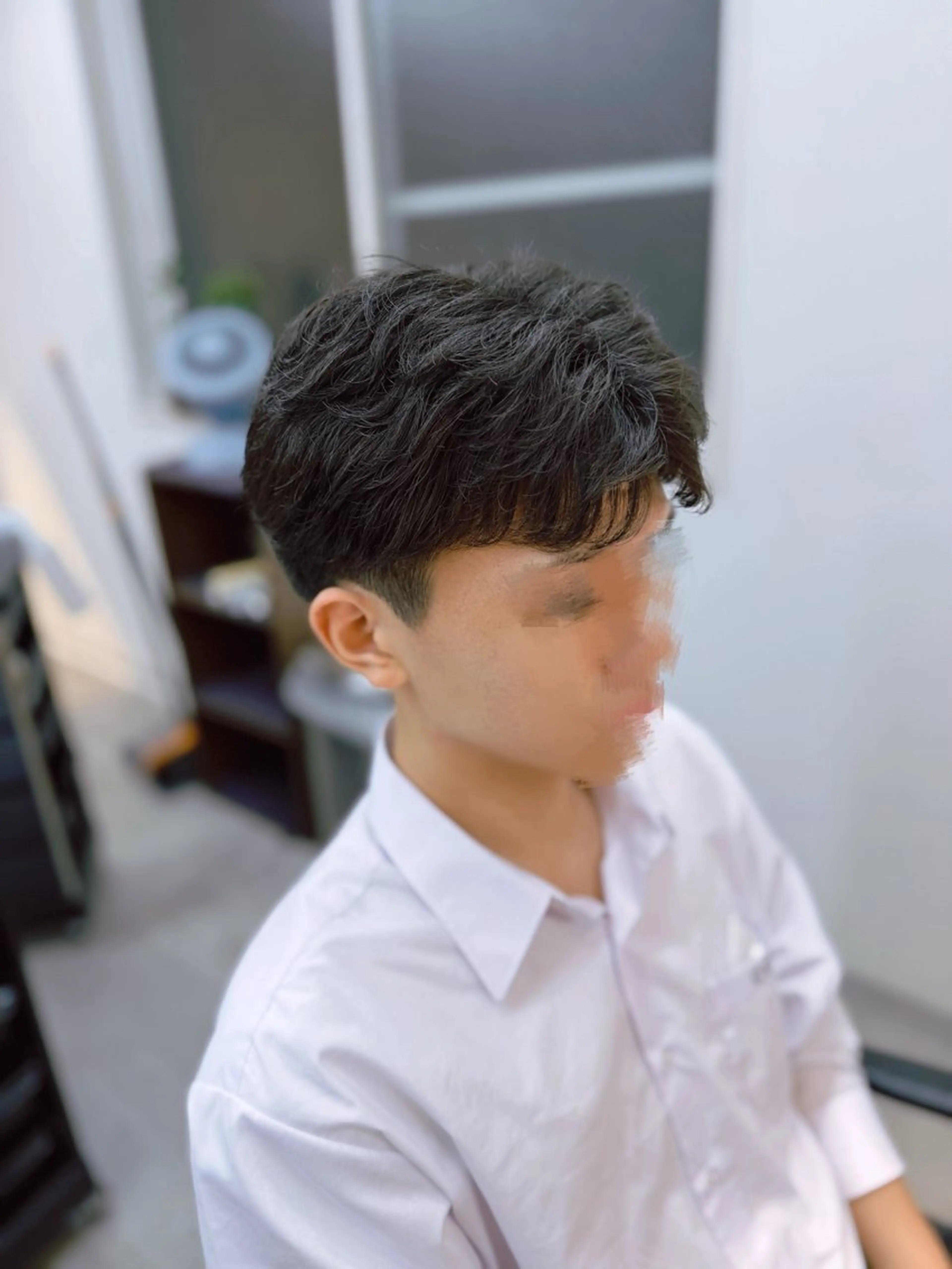 メンズ センターパート ダウンパーマ フェザーパーマ メンズ韓国風 メンズパーマ オシャレは髪型から/ 韓国ヘア特化/下田のヘアスタイル