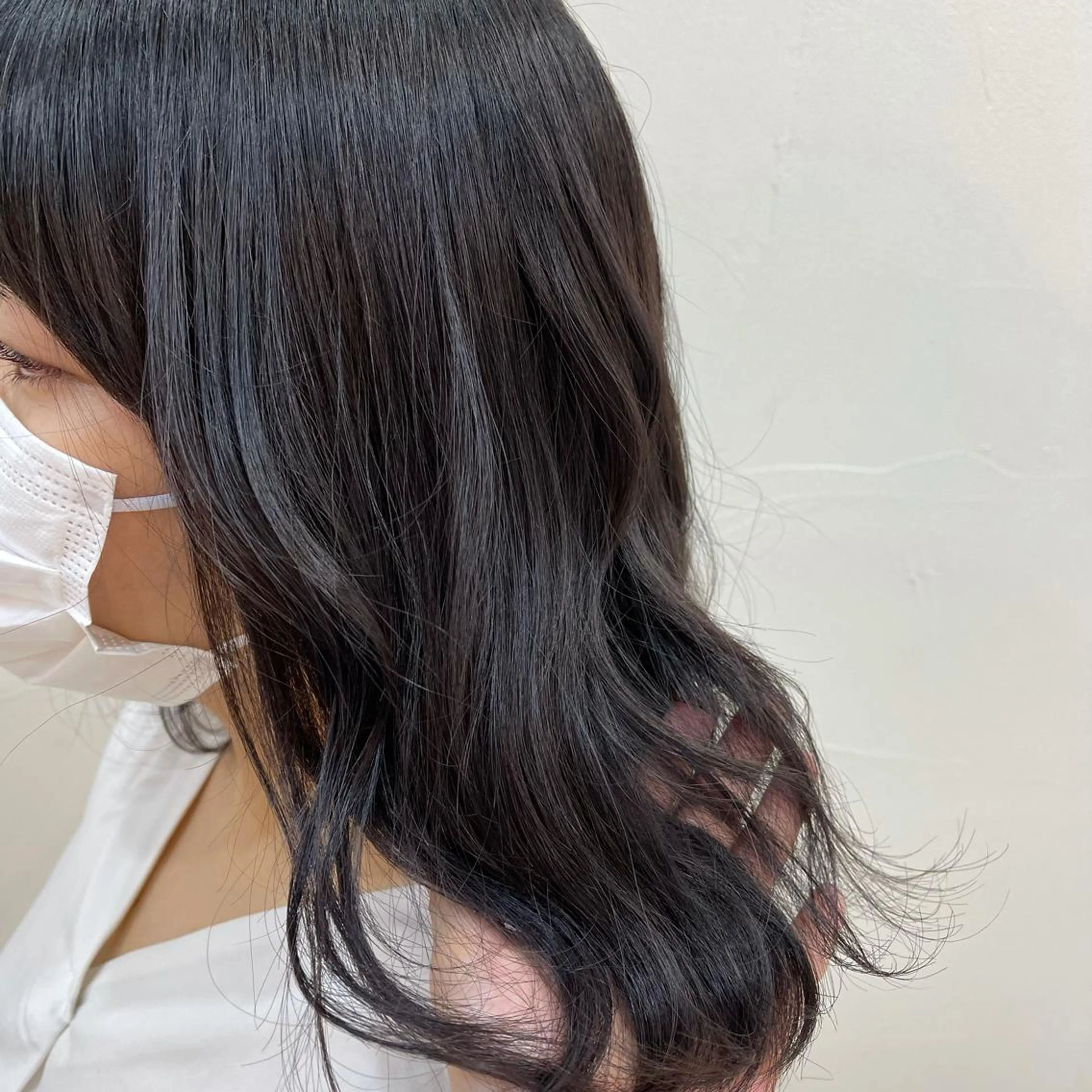 ミディアム パープルカラー 顔まわりレイヤー/ bob及川亜沙美のヘアスタイル