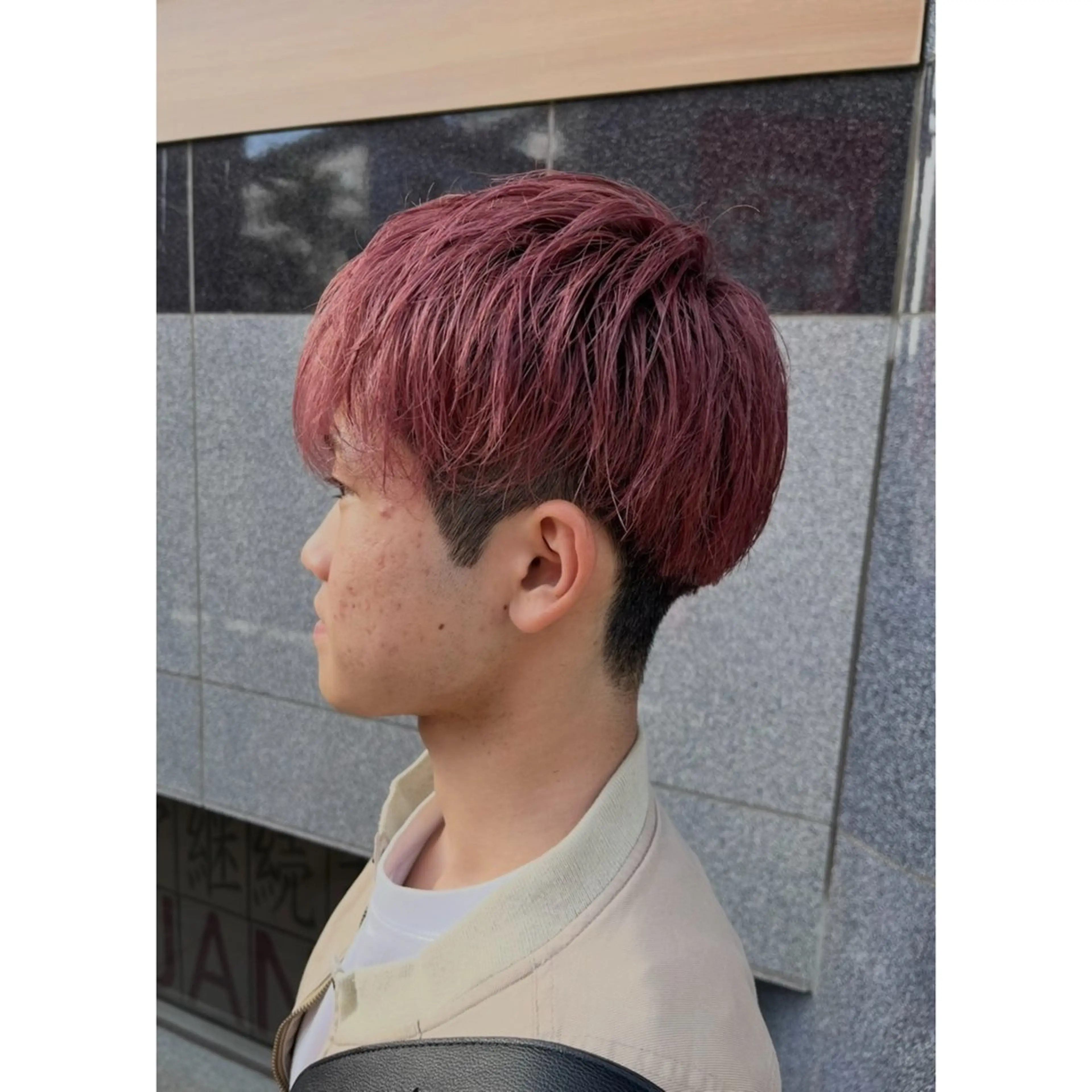 カラー メンズ マッシュ ピンクカラー ローズカラー カット ヘアカラー ムロイ ミスズのヘアスタイル