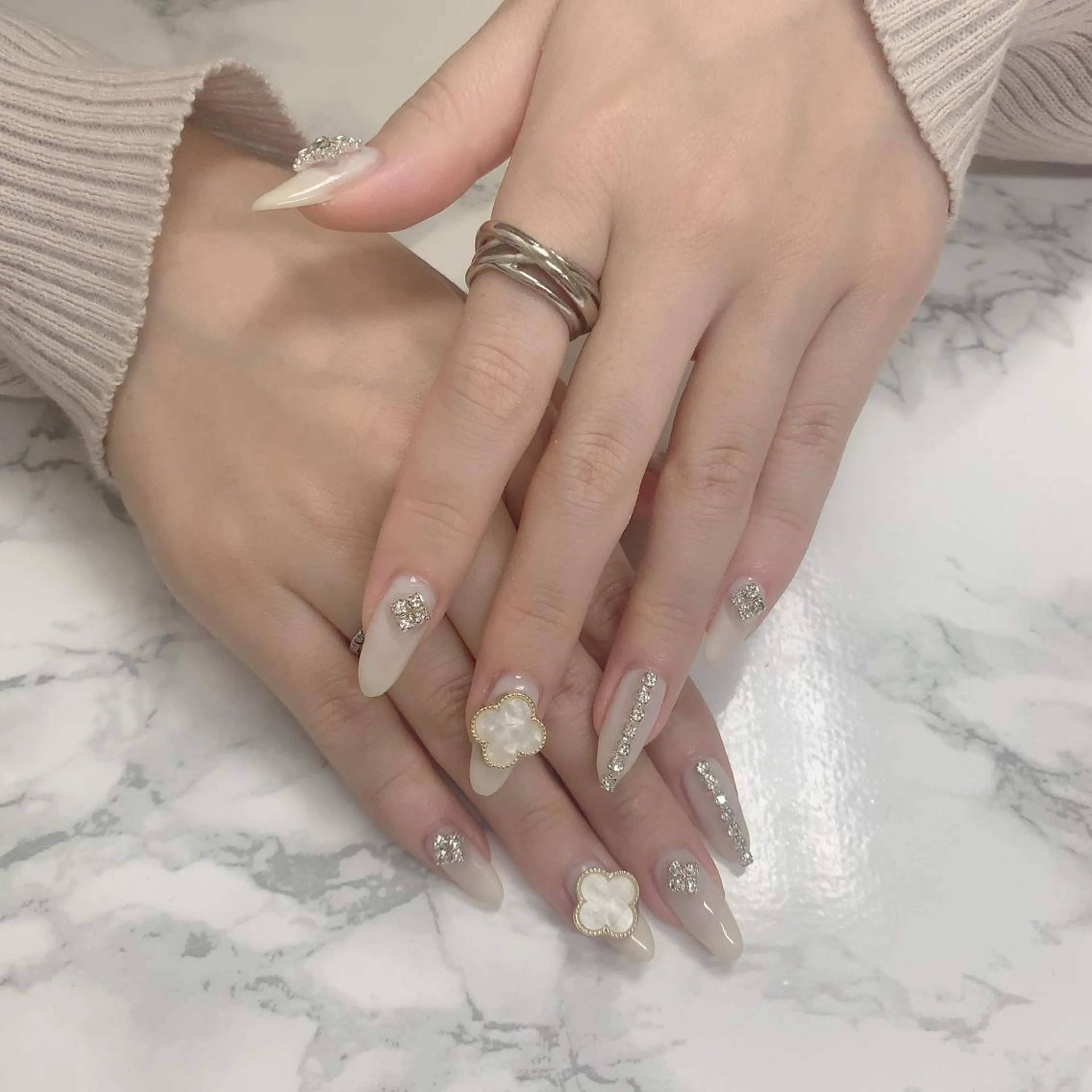 ネイル はな💎ネイル ワンホン、長さ出しのネイルデザイン