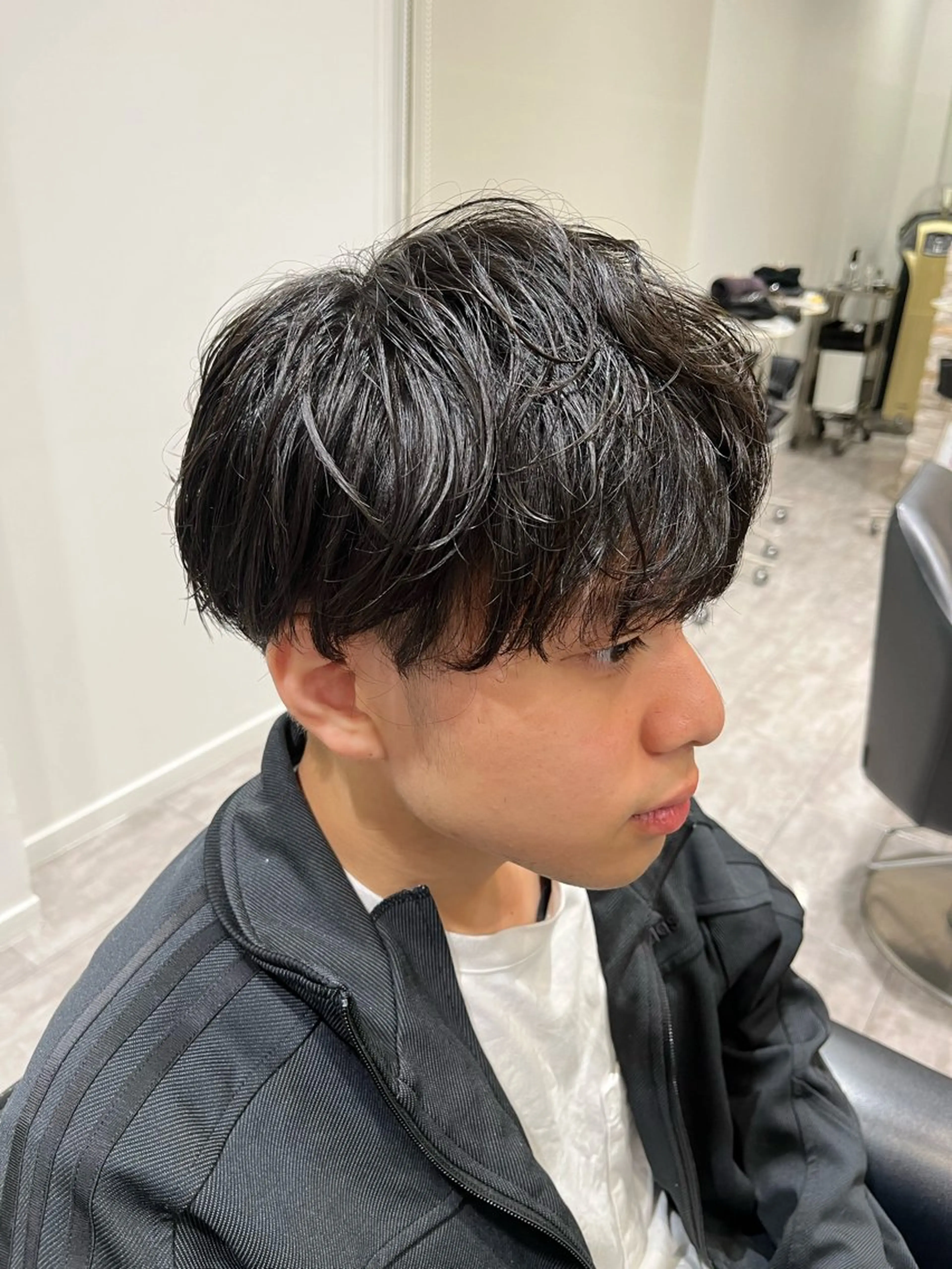 ショート パーマ メンズ 亀井 慎太郎のヘアスタイル