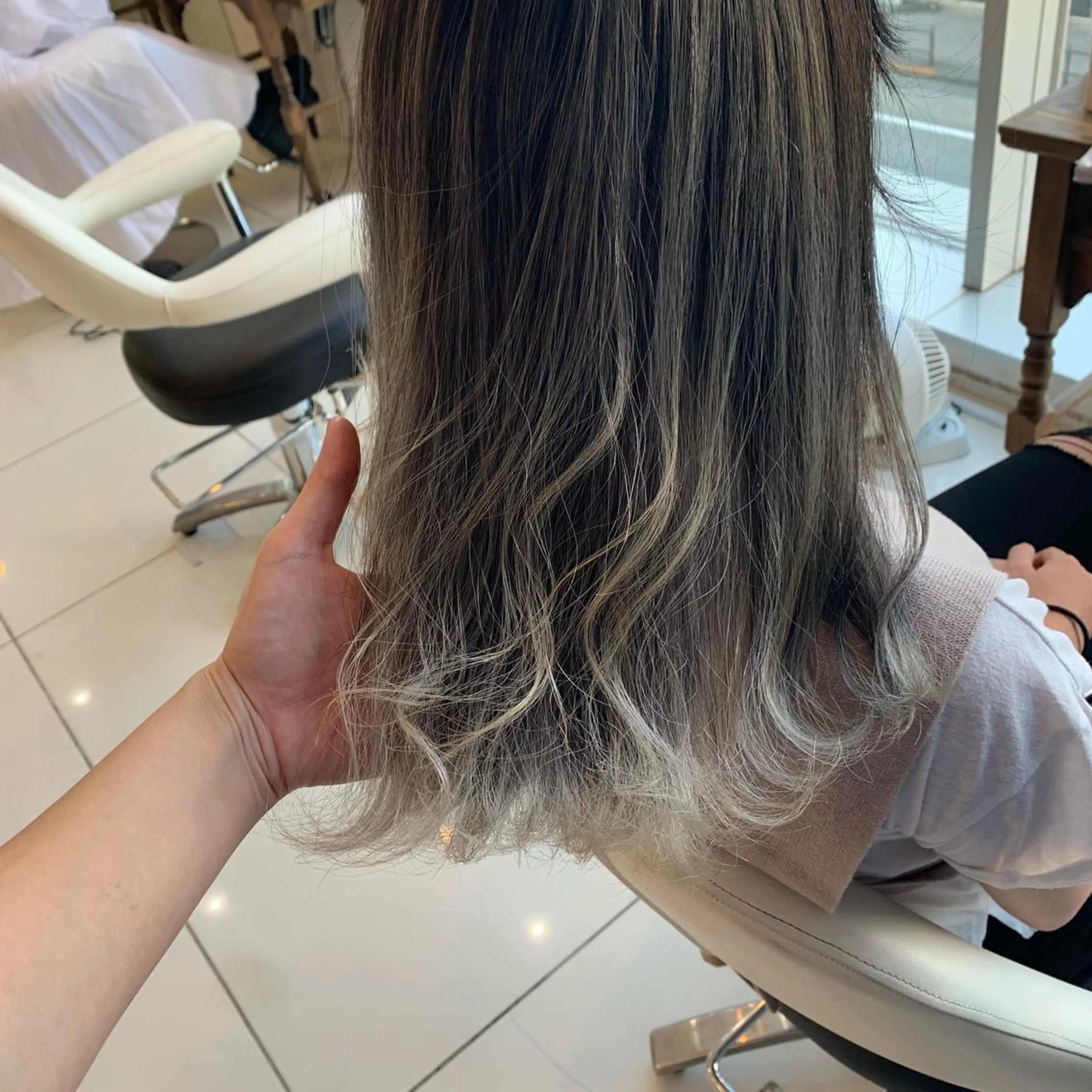 カラー 天野 利咲のヘアスタイル