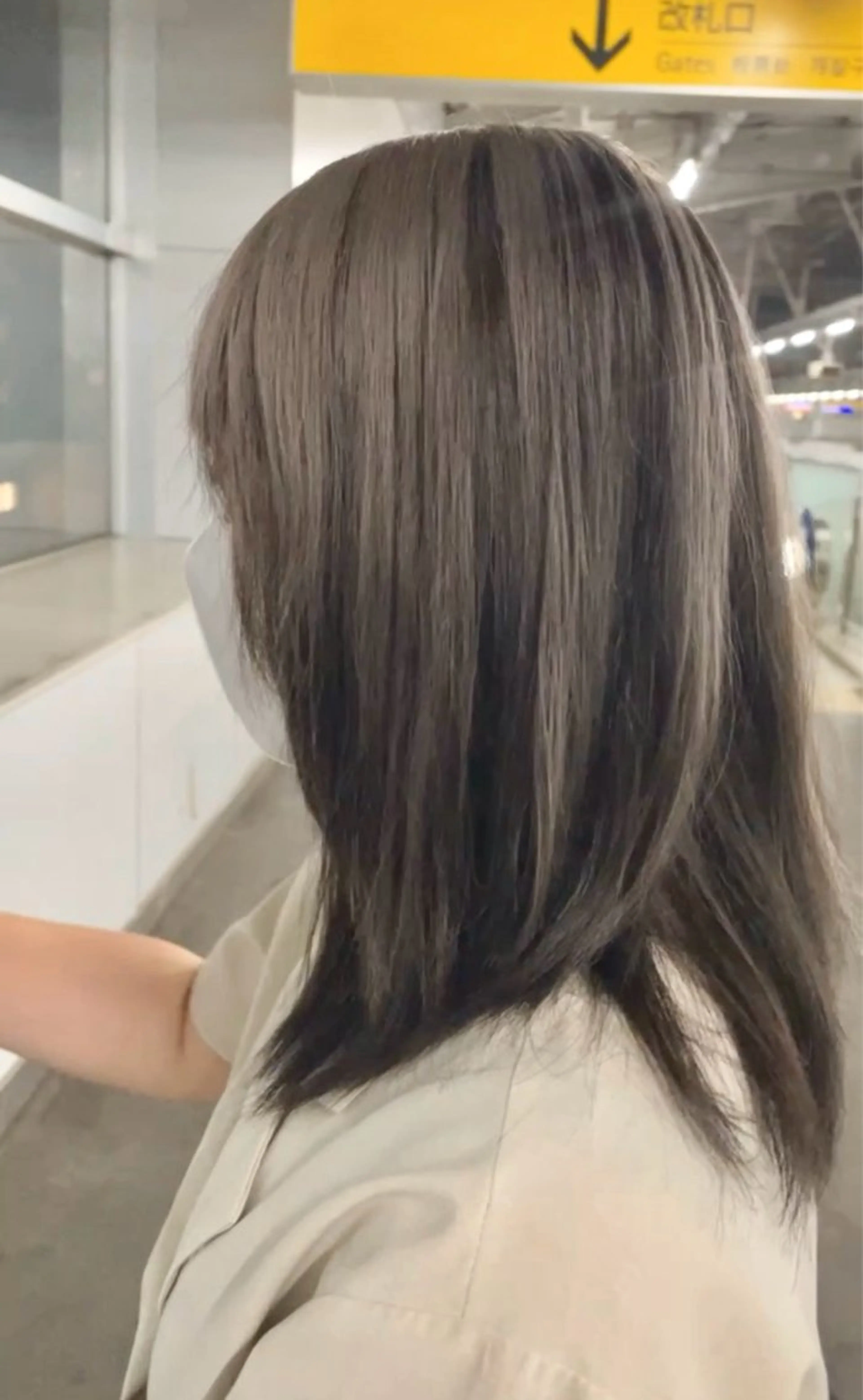 ミディアム カラー 渋谷 夏稀のヘアスタイル