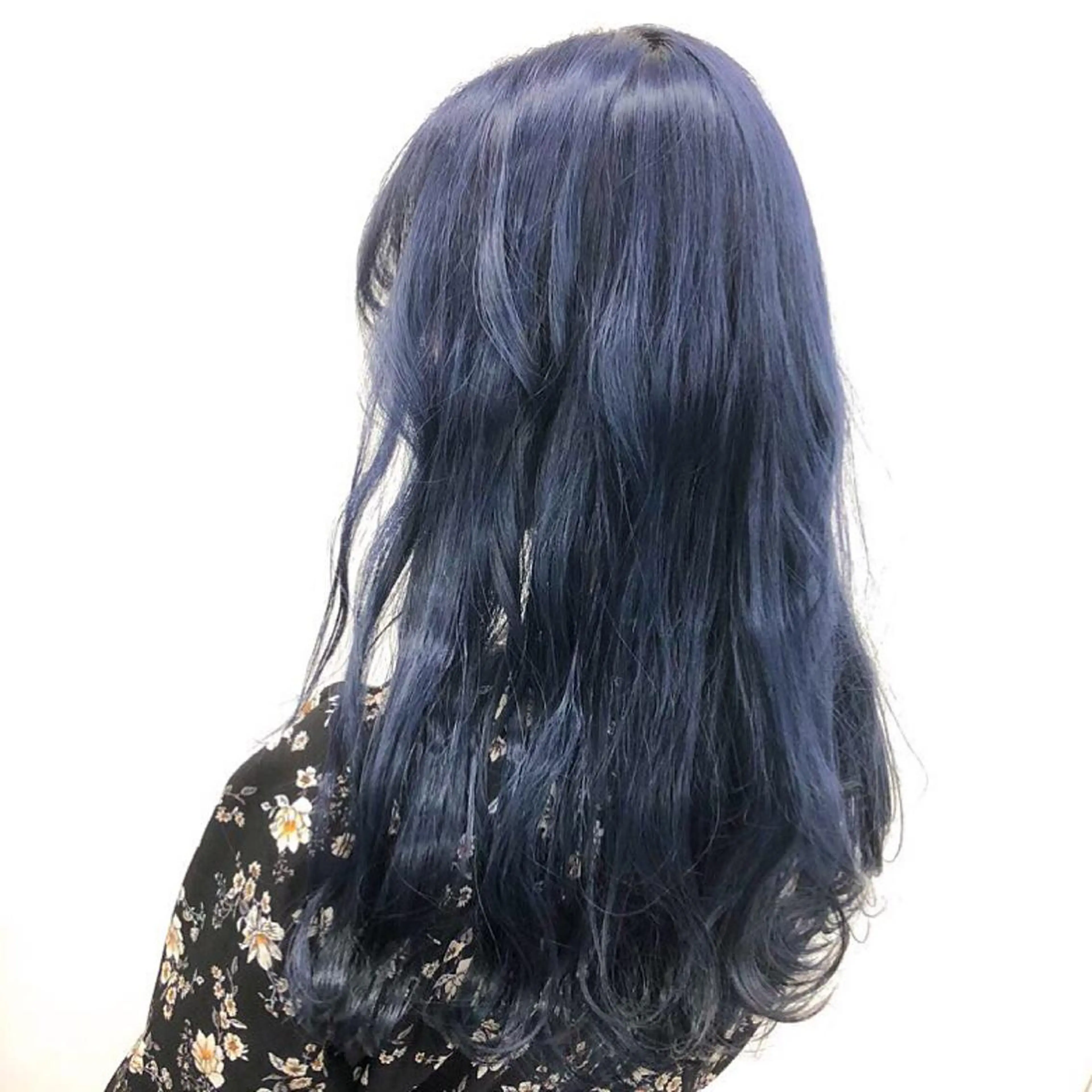 ロング 寒色＆ブリーチ特化 寒色MiOのヘアスタイル