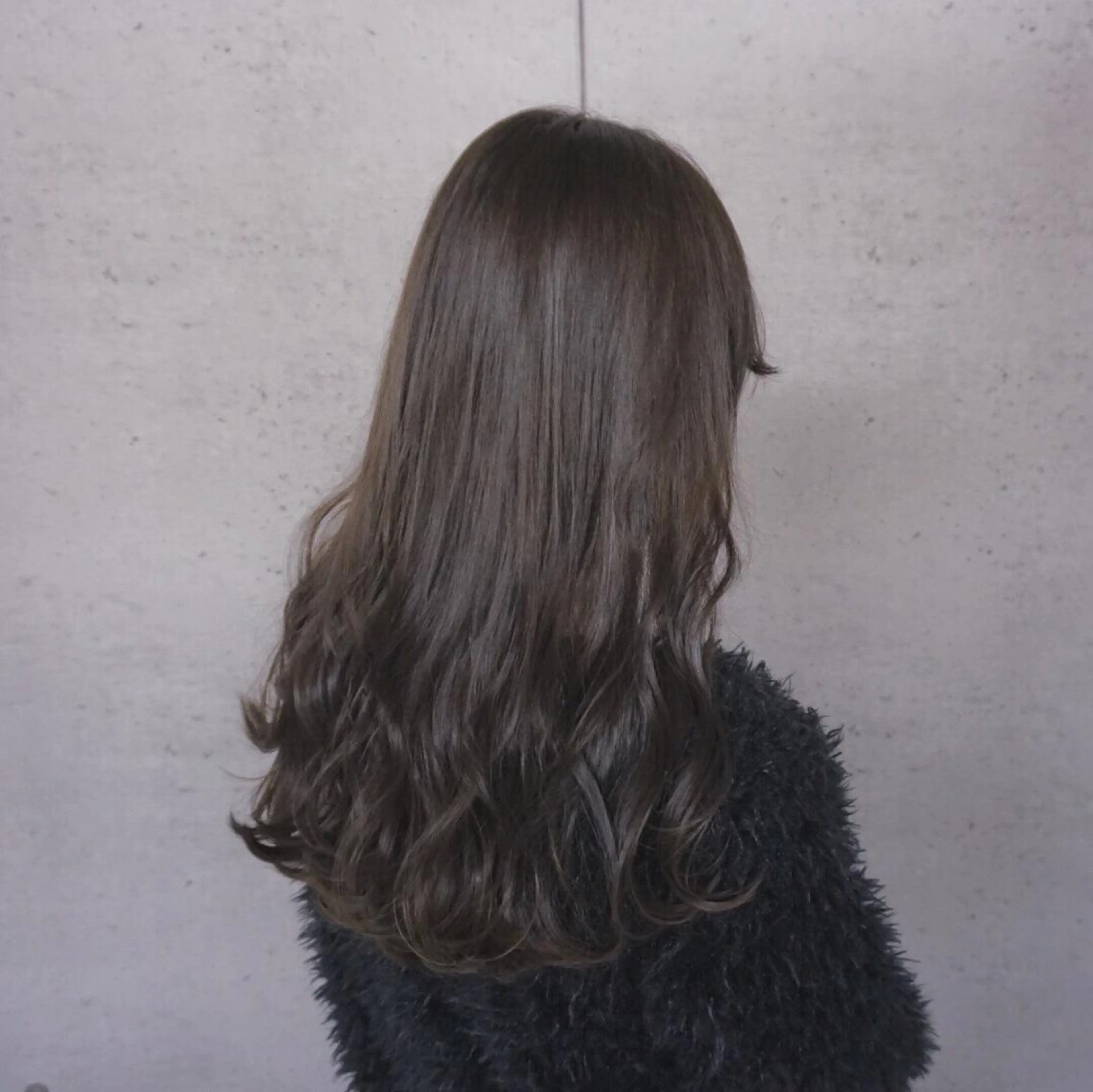 セミロング カラー グレージュ 長井 徹行のヘアスタイル
