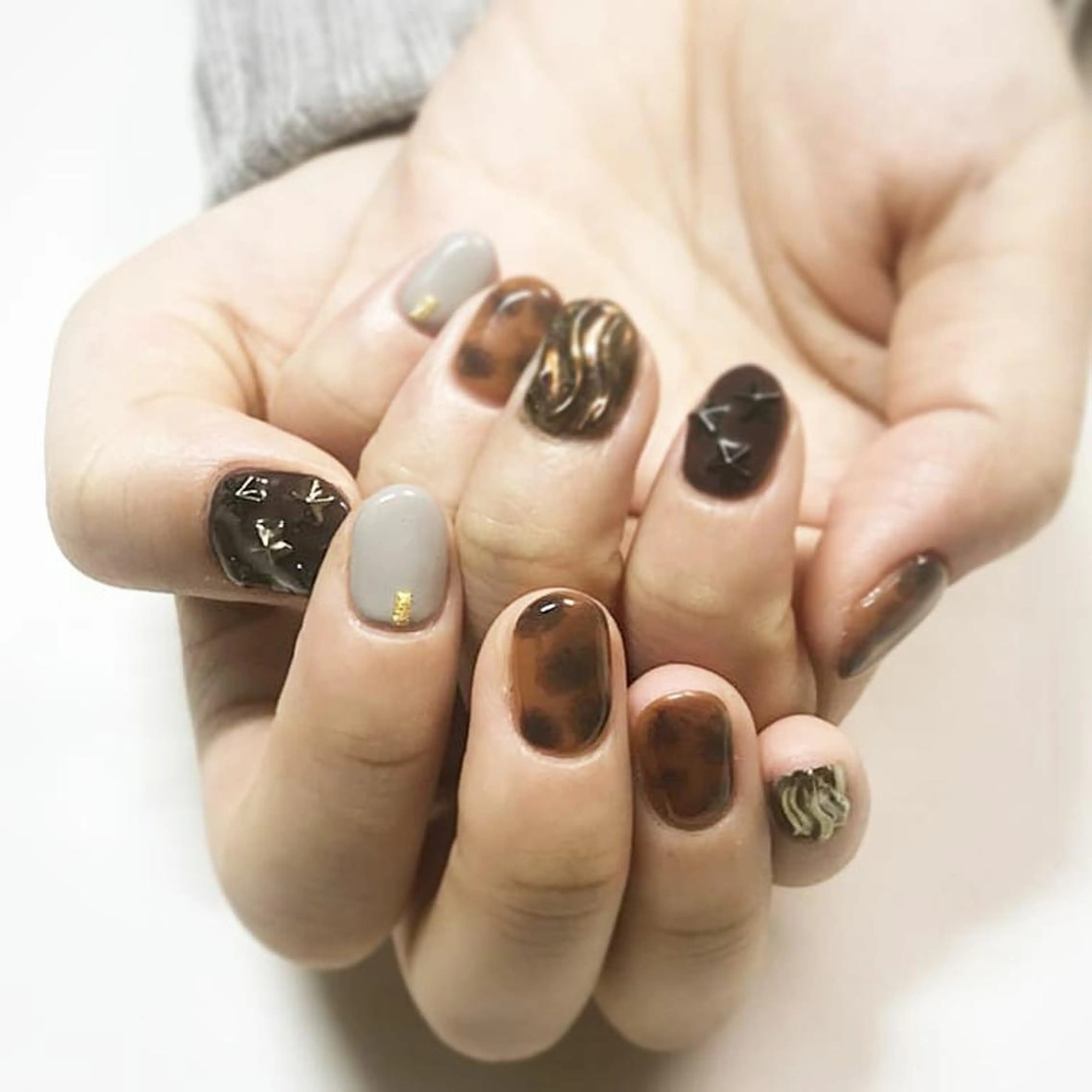 ネイル べっ甲ネイル ハンドネイル ハンドケア lylynail YUUKAのネイルデザイン