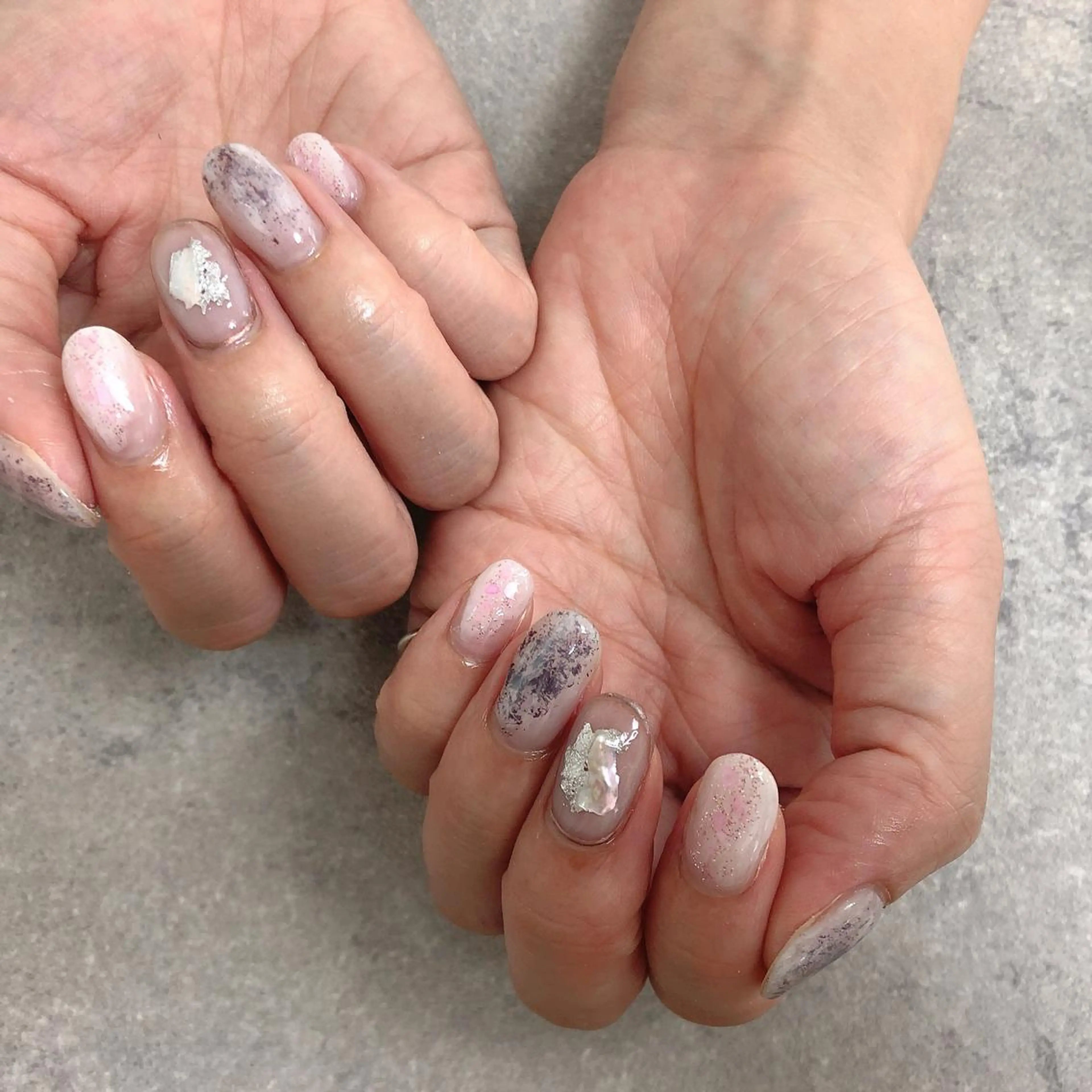 ネイル ニュアンスネイル ホワイト mogunail &blowのネイルデザイン