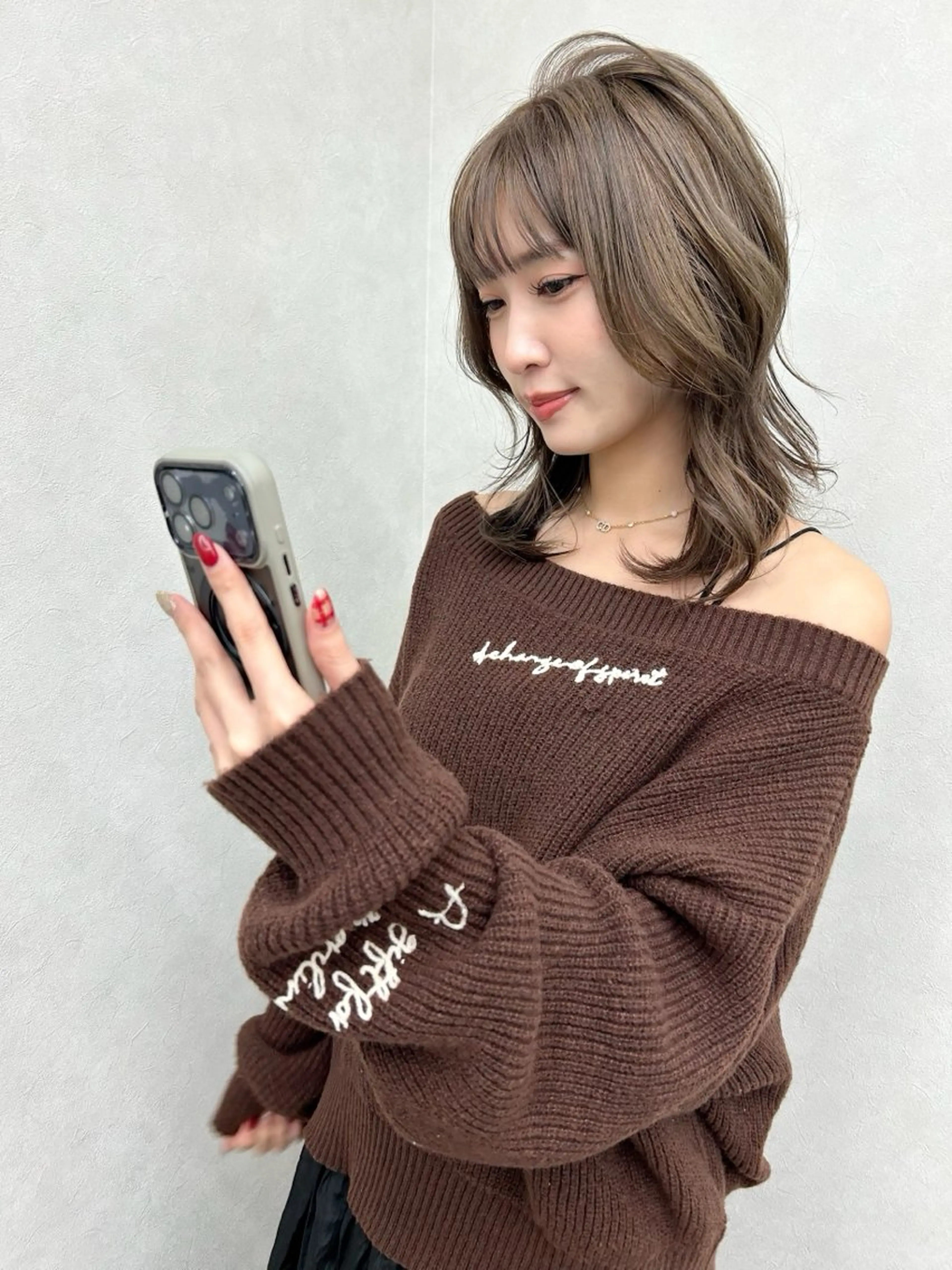 ミディアム カラー グレージュ シアーグレージュ カット ヘアカラー ナカジマ ナナのヘアスタイル