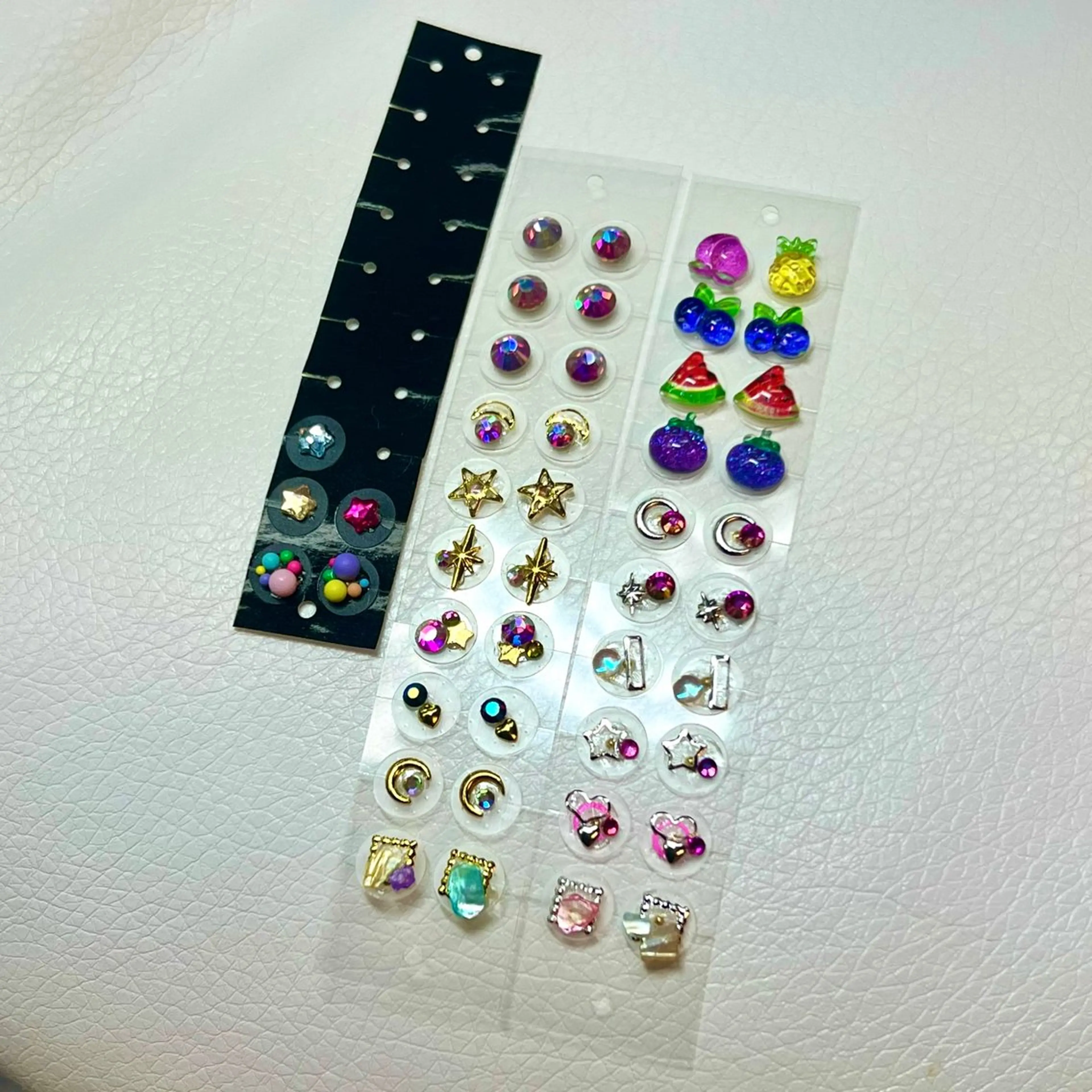 耳ツボジュエリー👂💎10粒まで〈片耳5粒〉の写真