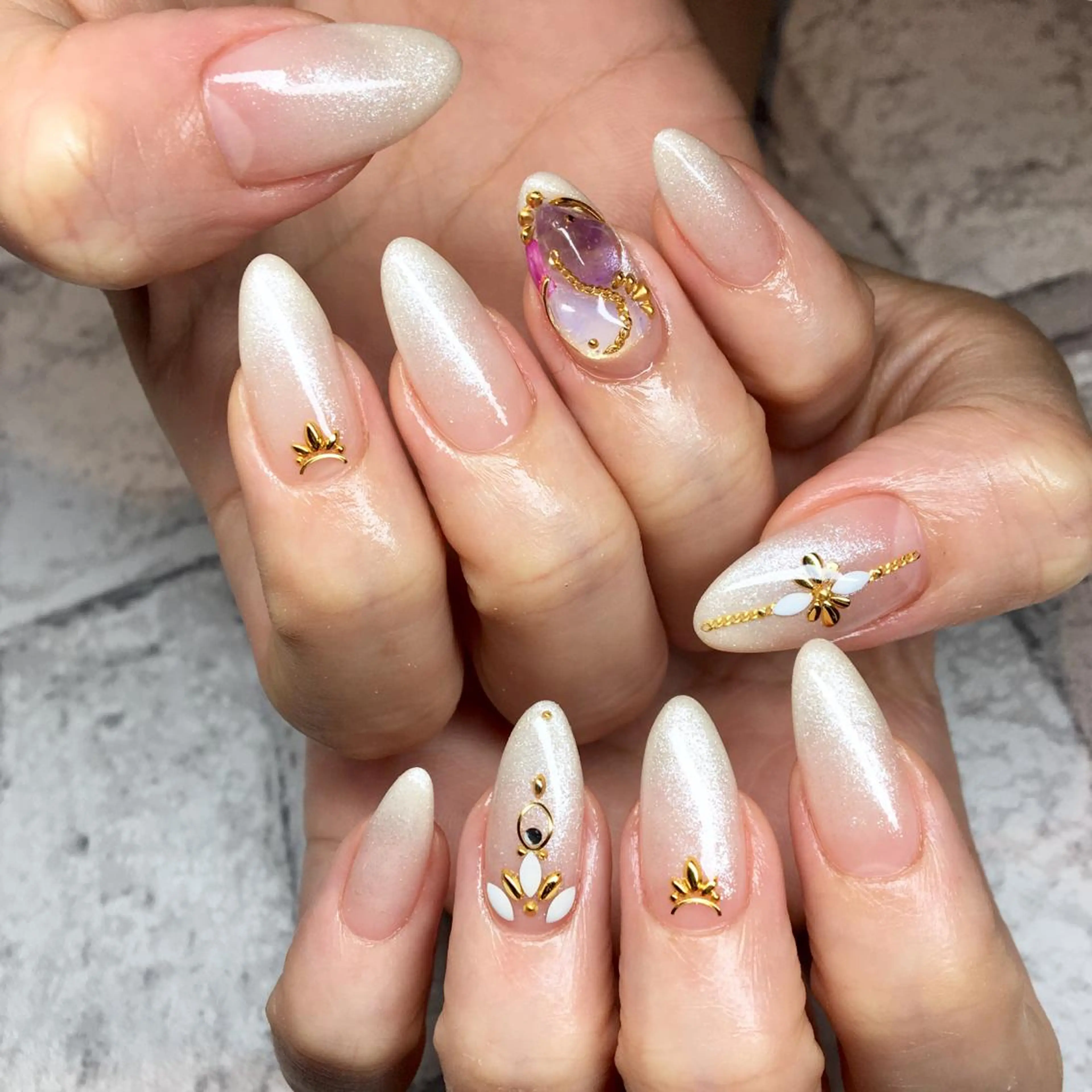 ネイル repos~ルポ~所属・里見 麗のネイルデザイン