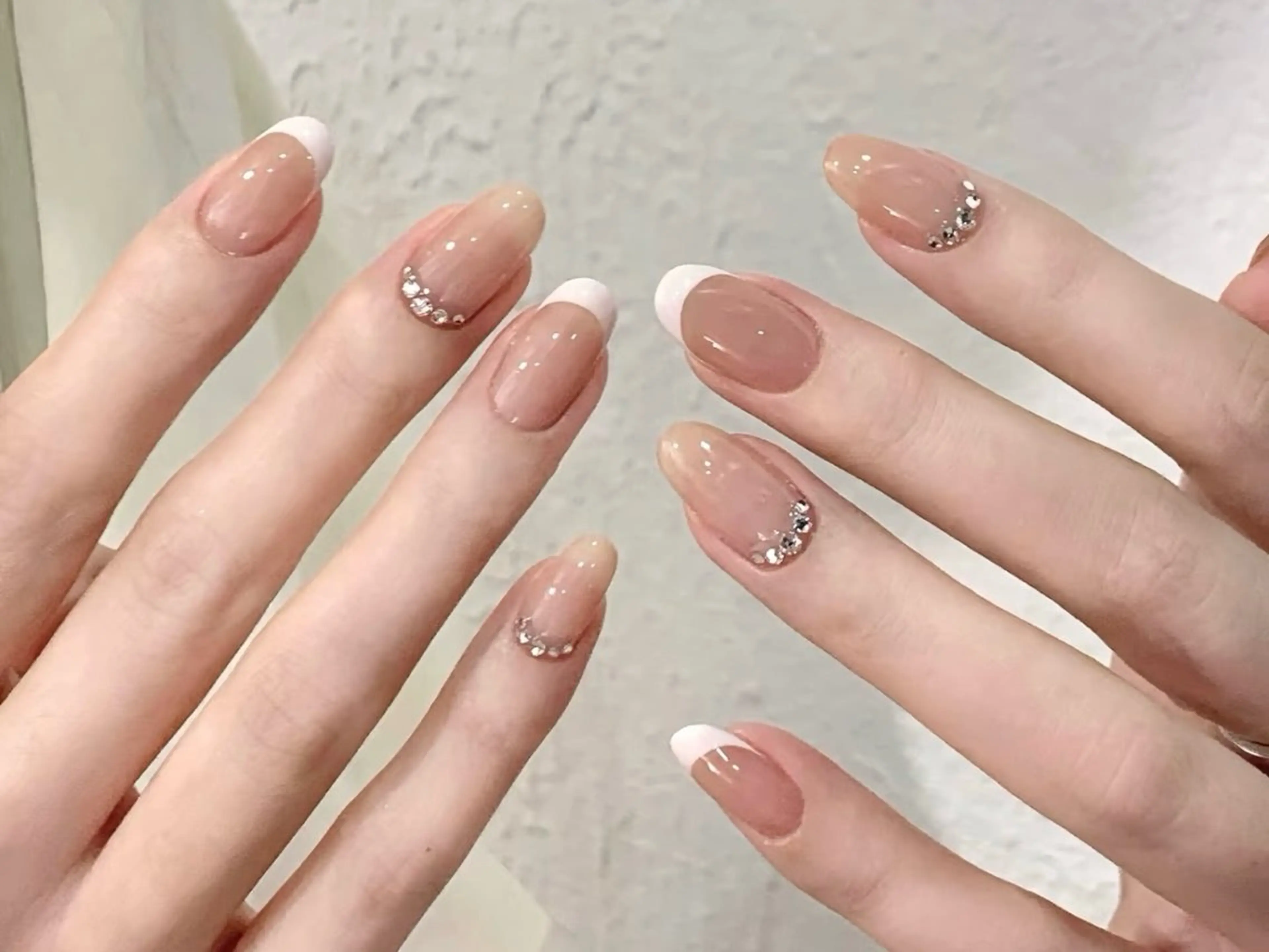 ネイル フレンチネイル ラメ(グリッター) ホワイト ハンドネイル ハンドケア DarkHoney 池袋店のネイルデザイン