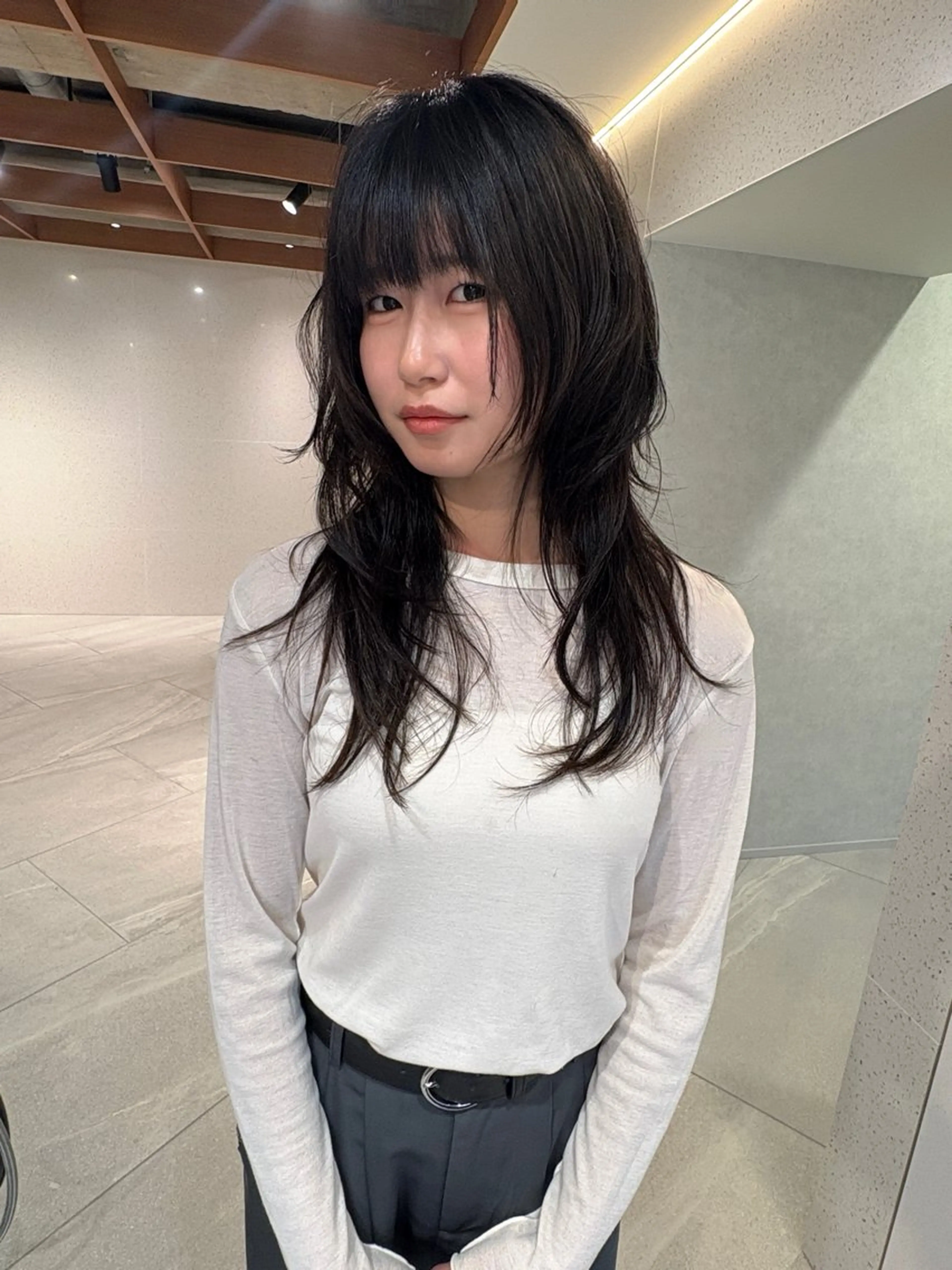 ミディアム パーマ トリートメント カット 梅田/レイヤーカット /ミルクティーカラーのヘアスタイル