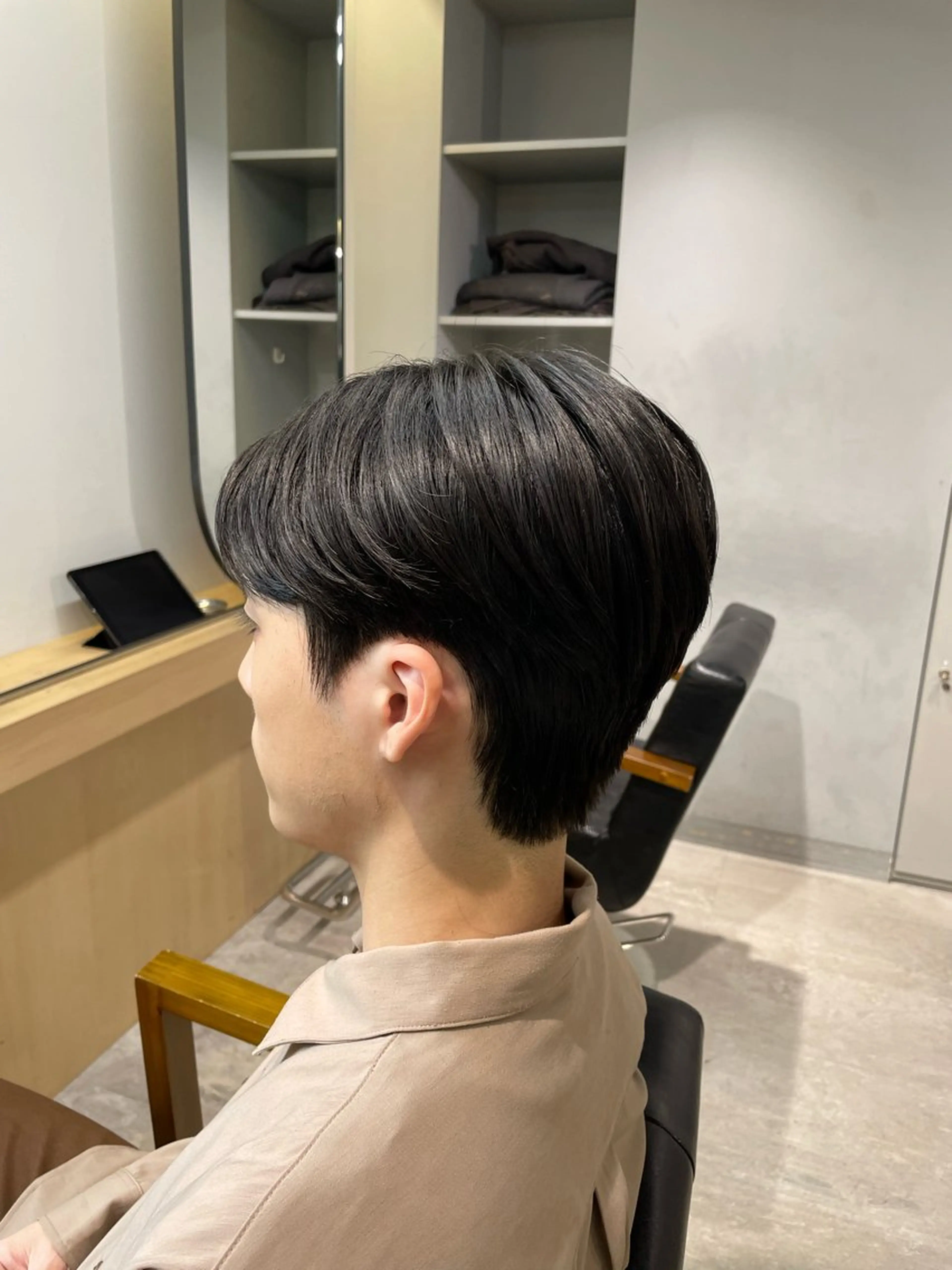 ショート パーマ メンズ ダウンパーマ メンズパーマ 刈り上げ カット パーマ マエダ リョウのヘアスタイル