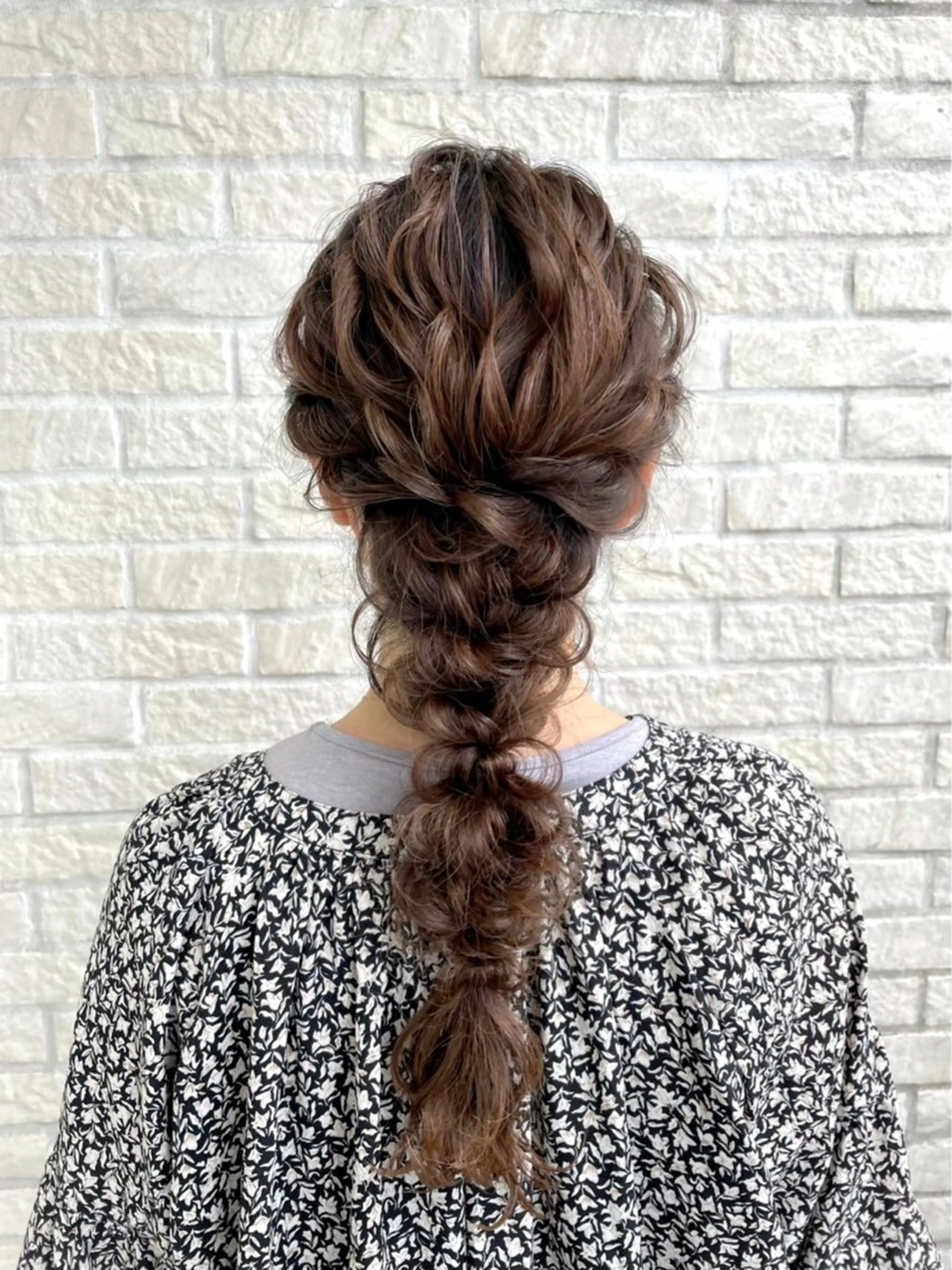 ロング ヘアアレンジ 暗髪つや髪💫 岡本彩花のヘアスタイル