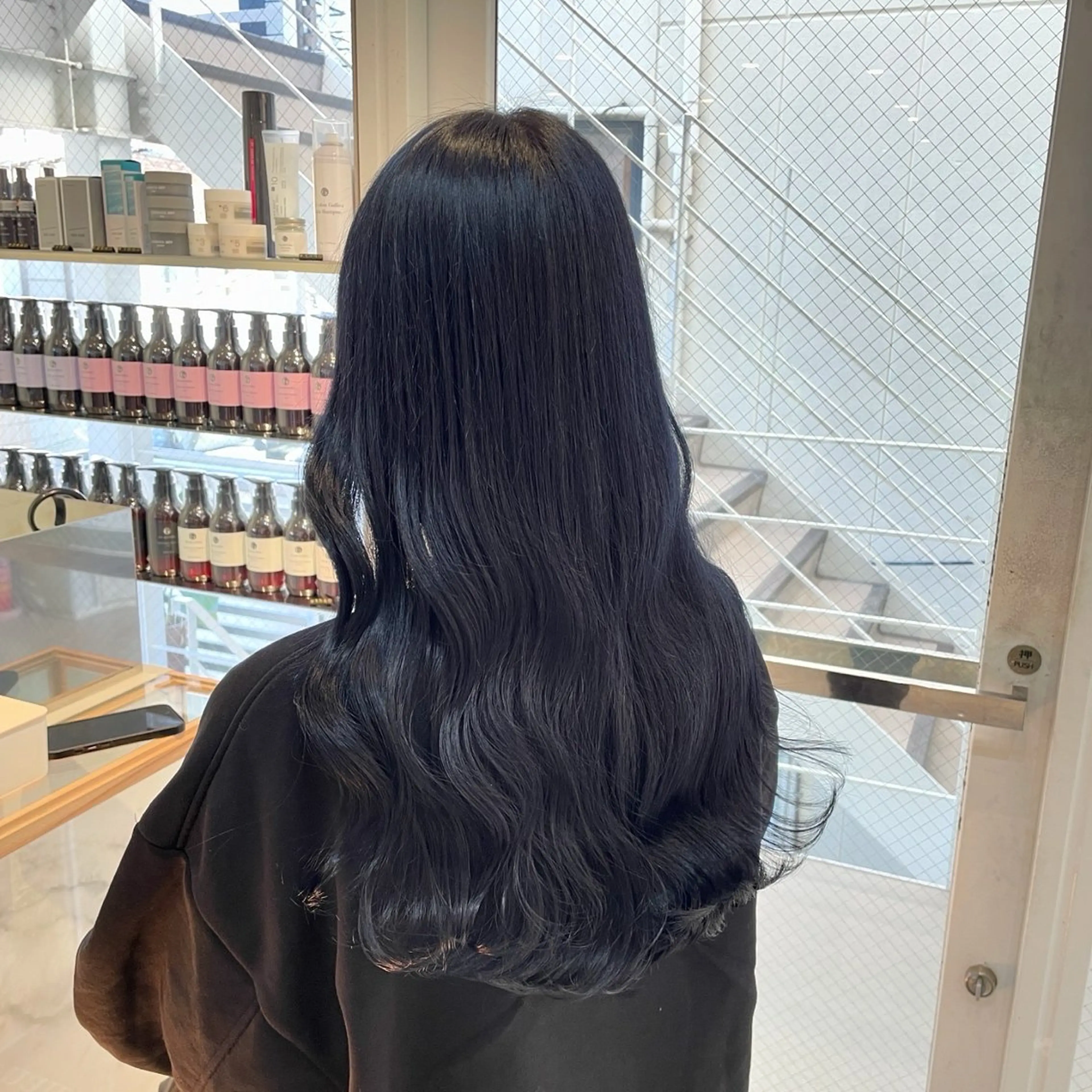 ロング カラー ヘアアレンジ 黒髪 ブリーチ ブルーカラー ブルーブラック 透明感カラー ヘアカラー トリートメント ヘッドスパ ヘアセット 艶髪✨寒色カラー✨ 翁長孝輔のヘアスタイル