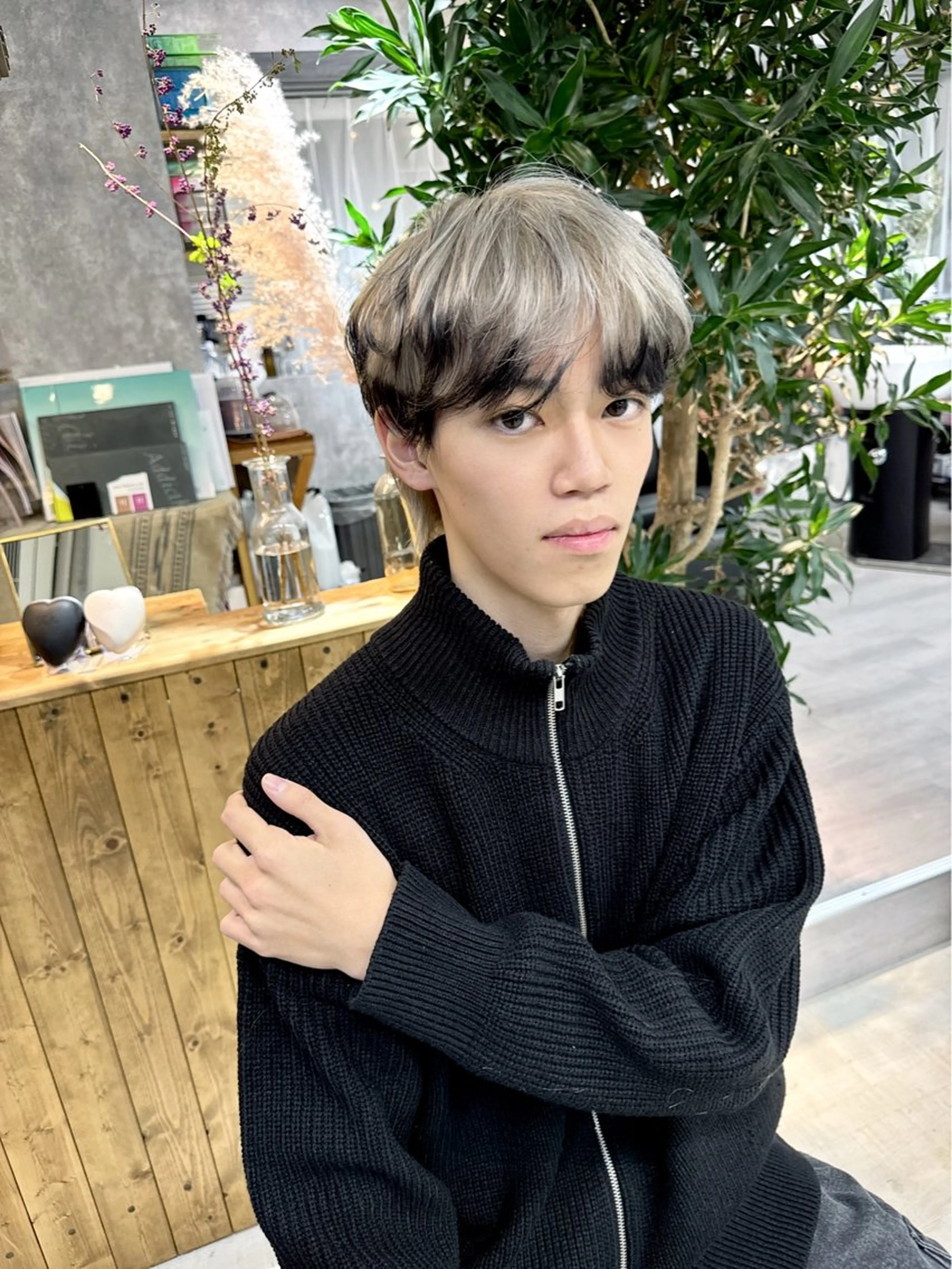 ショート メンズ メンズブリーチ メンズハイトーン メンズインナーカラー メンズ韓国風 メンズウルフカット カット ヘアカラー トリートメント ヘアセット 【.ico】心斎橋/ ウルフ/飛田ゆうきのヘアスタイル