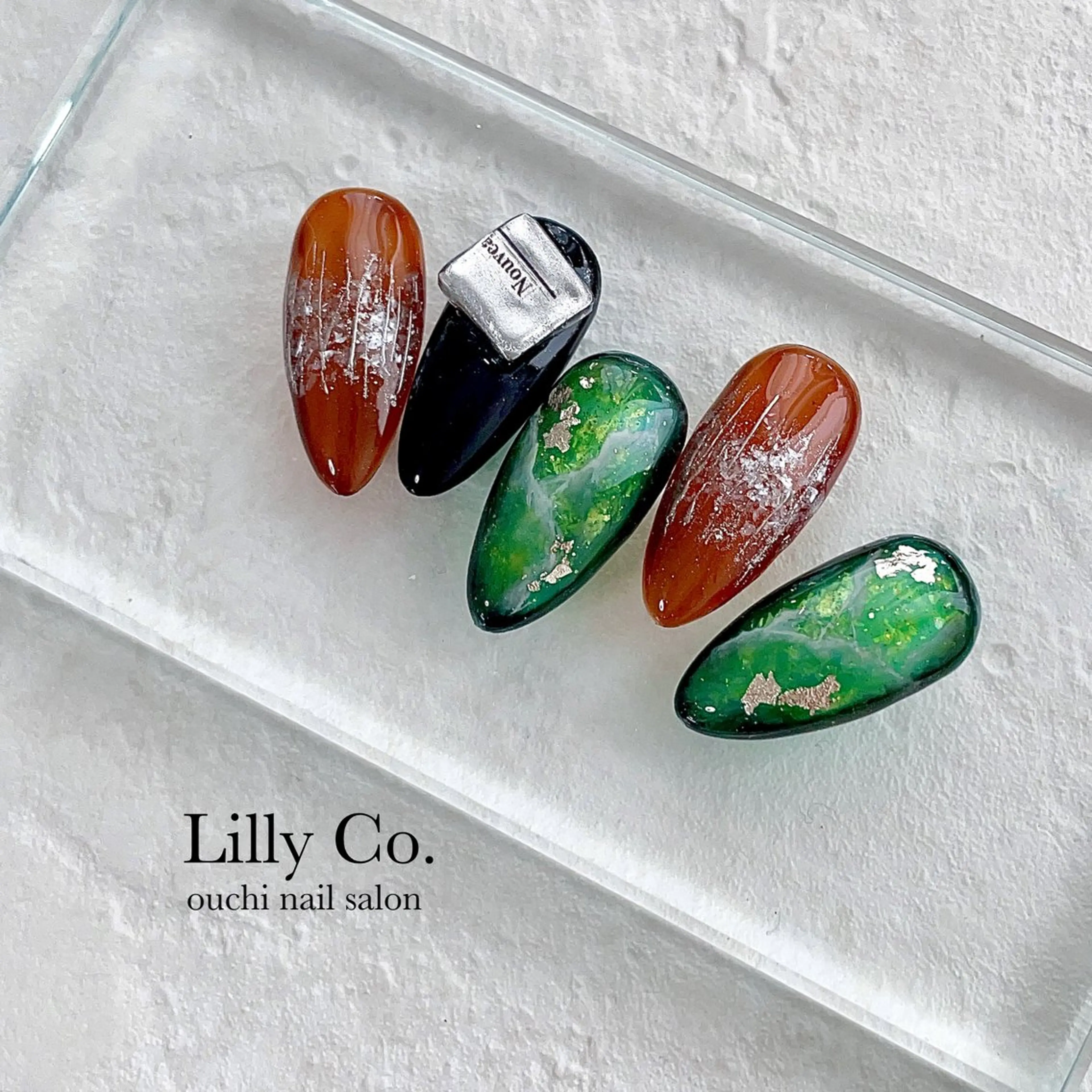ネイル グリーン ハンドネイル ハンドケア Lilly Co.のネイルデザイン