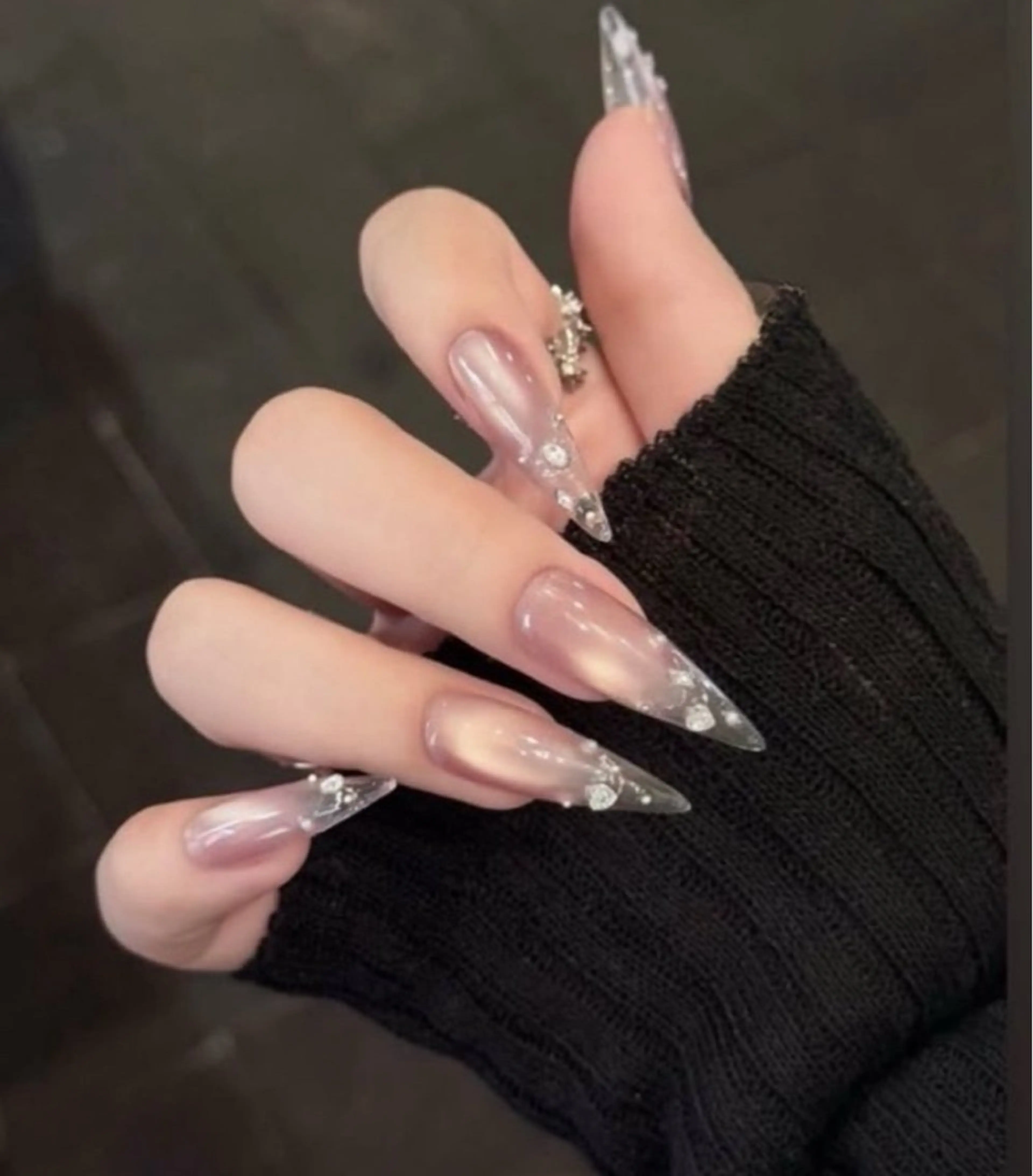 カラー グラデーションカラー ピンクカラー ハンドネイル AIN Nailのネイルデザイン