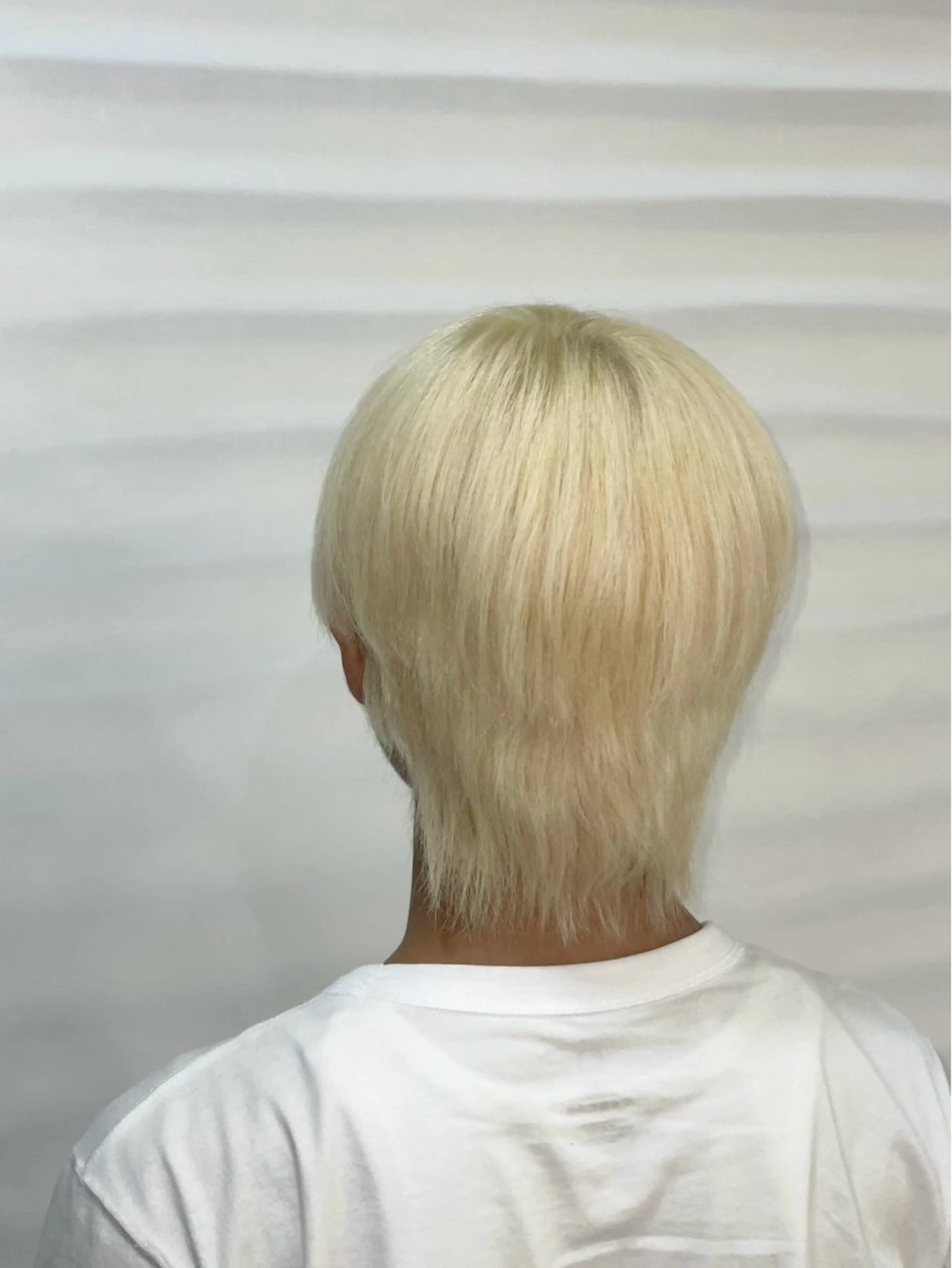 ショート カラー ブロンド ヘアカラー 上野 瑞貴のヘアスタイル