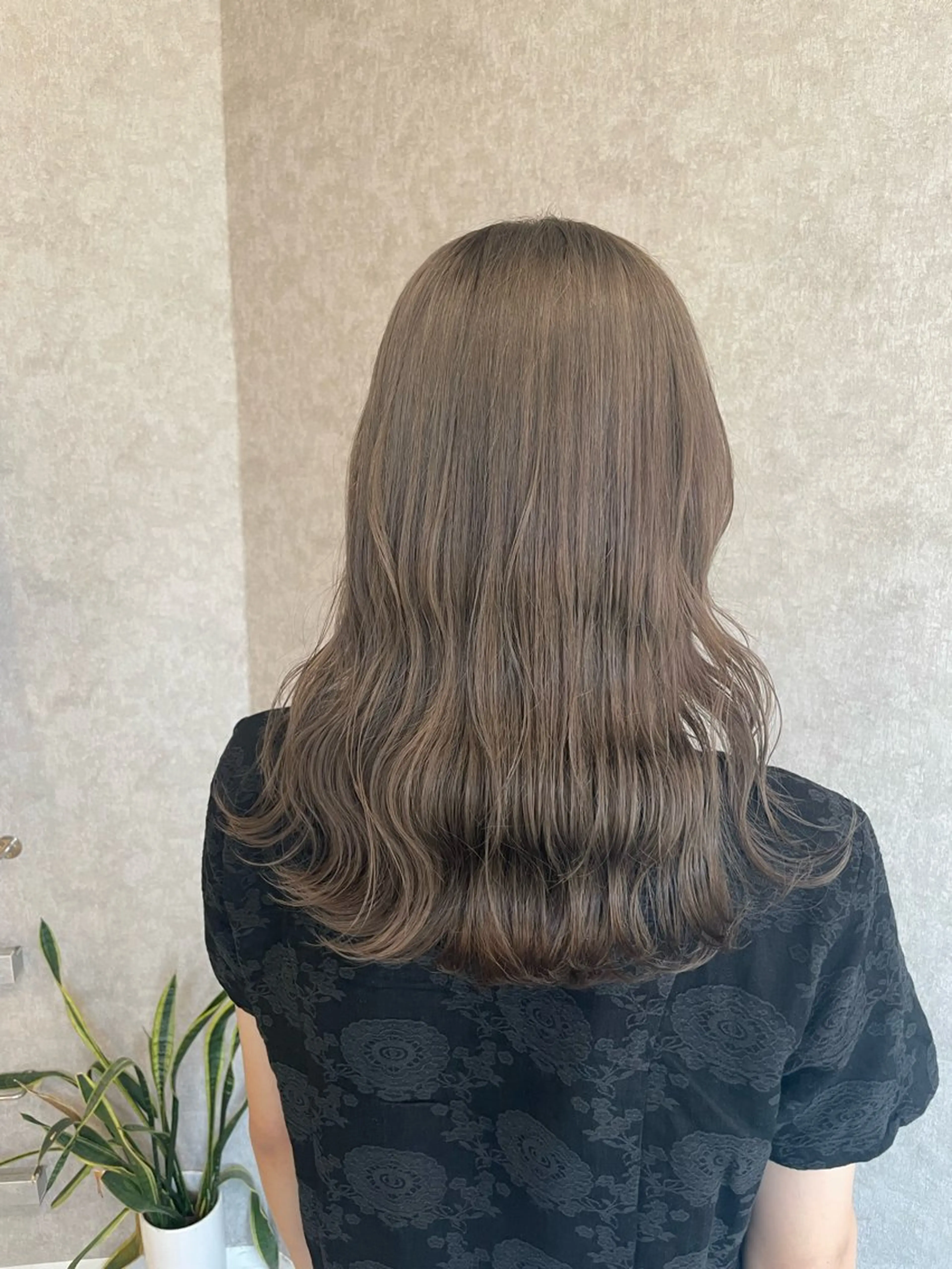 ミディアム カラー バレイヤージュ ベージュカラー ブリーチ ケアブリーチ グレージュ ヘアカラー バレイヤージュ特化｜ Takuのヘアスタイル