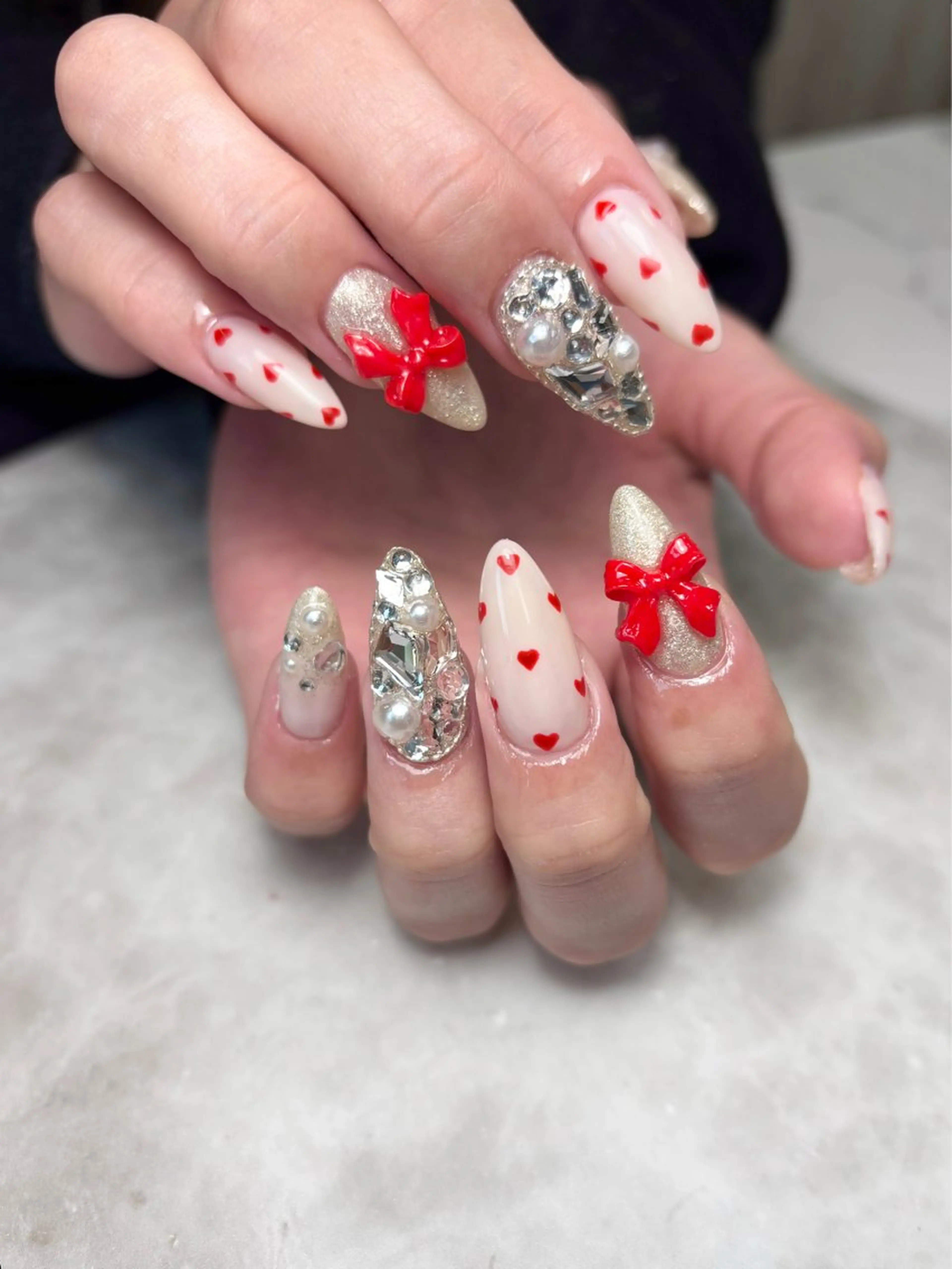 ネイル ハート キラキラネイル リボン スカルプネイル ストーンネイル Nailsalon E's cafeのネイルデザイン