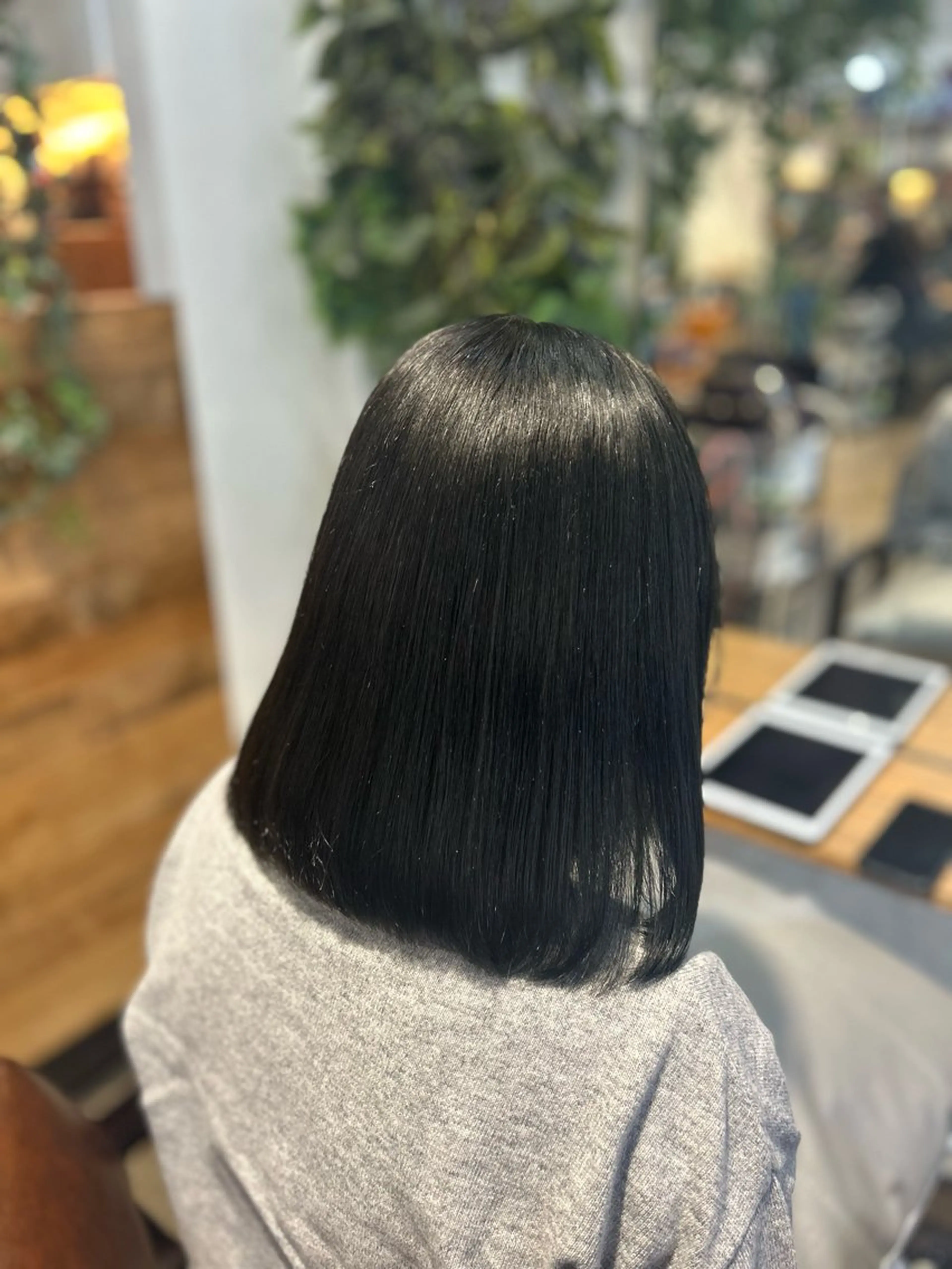 ミディアム カラー オリーブグレー ヘアカラー トリートメント 艶髪/レイヤー 🦋MIYUUのヘアスタイル