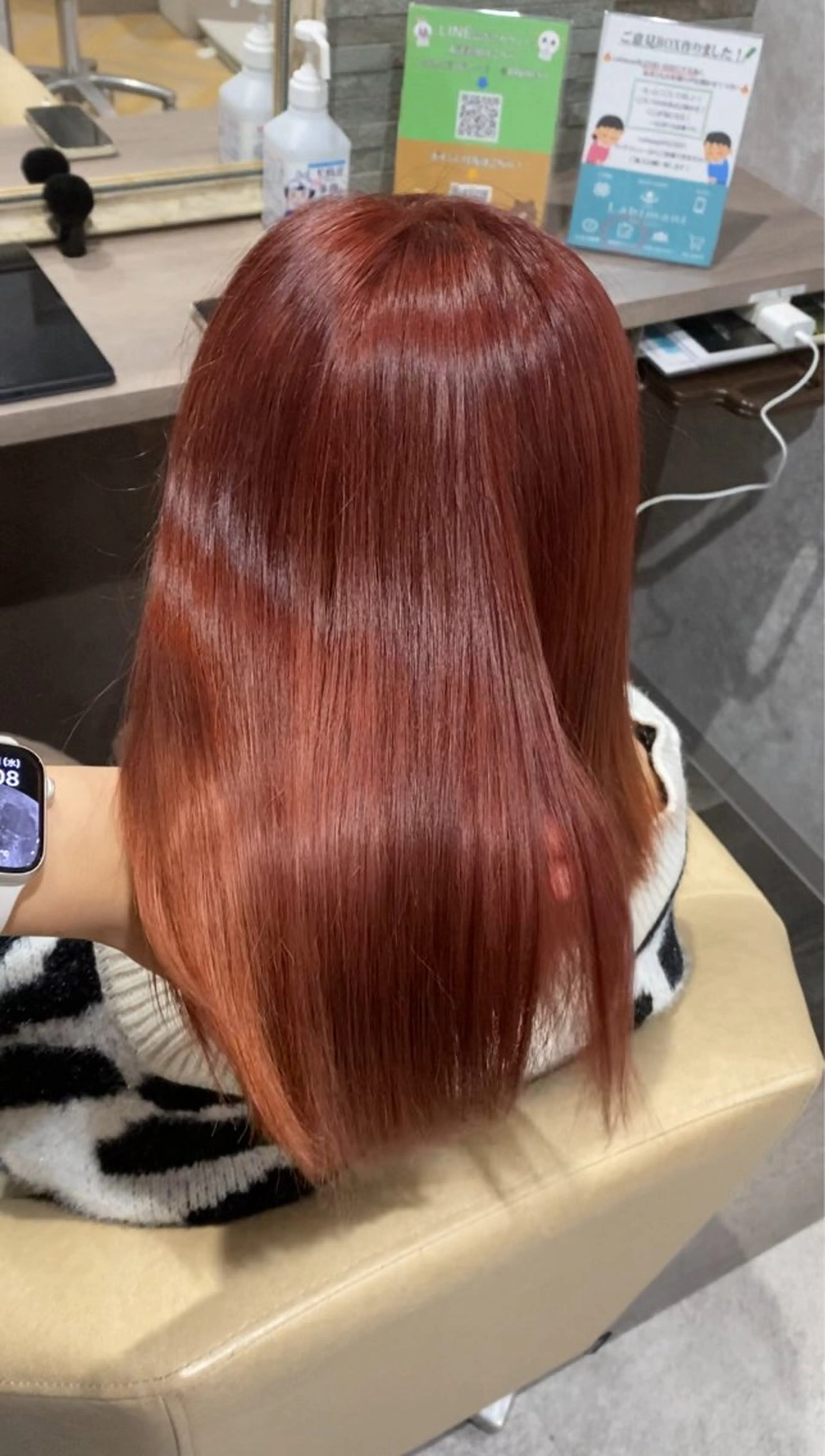 セミロング 阪急箕面駅 艶カラー/縮毛矯正のヘアスタイル