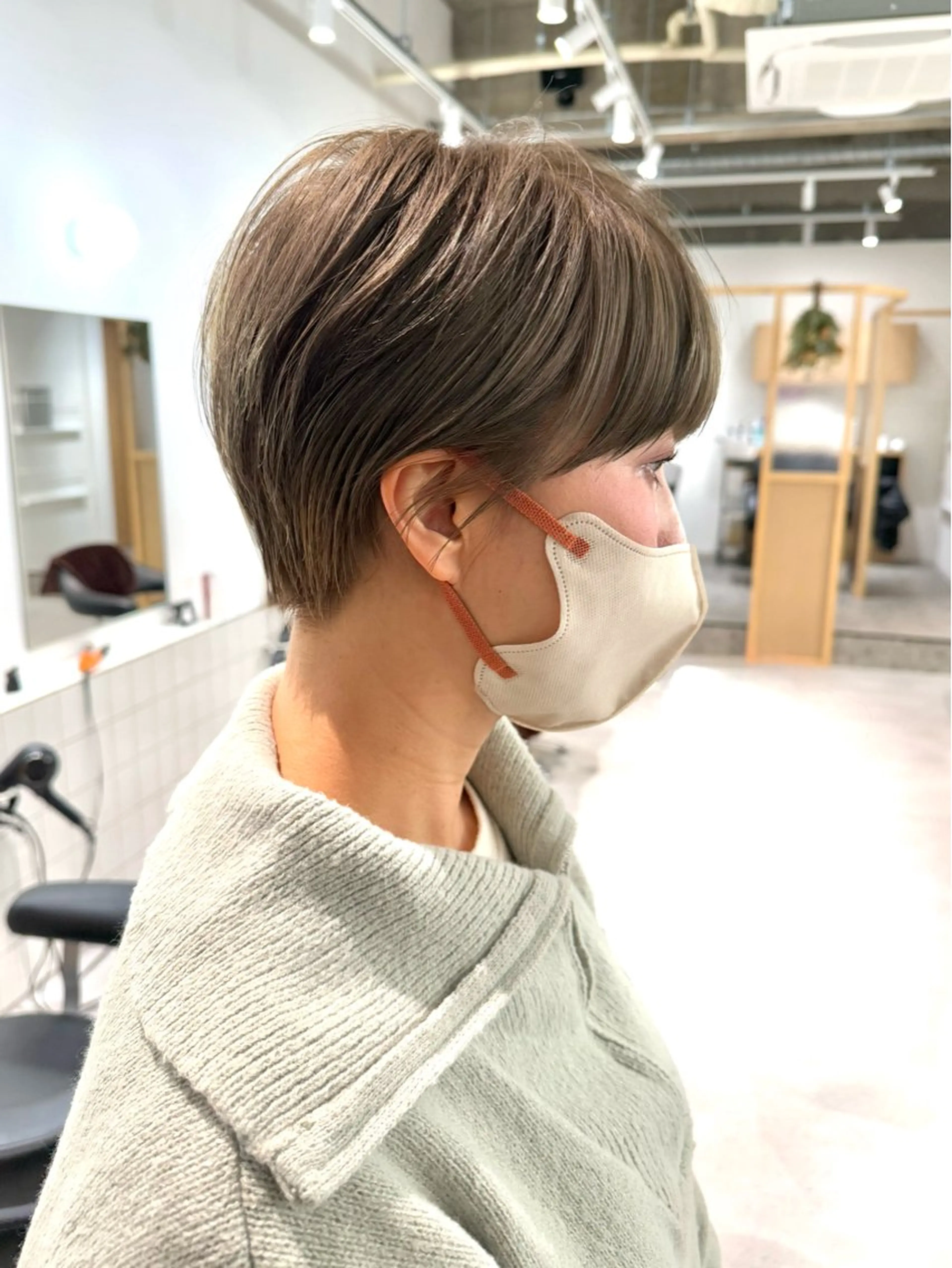 ショート カラー ベージュカラー グレージュ ハイトーンカラー ミルクティーベージュ カラー/髪質改善 レイヤー/vagueのヘアスタイル