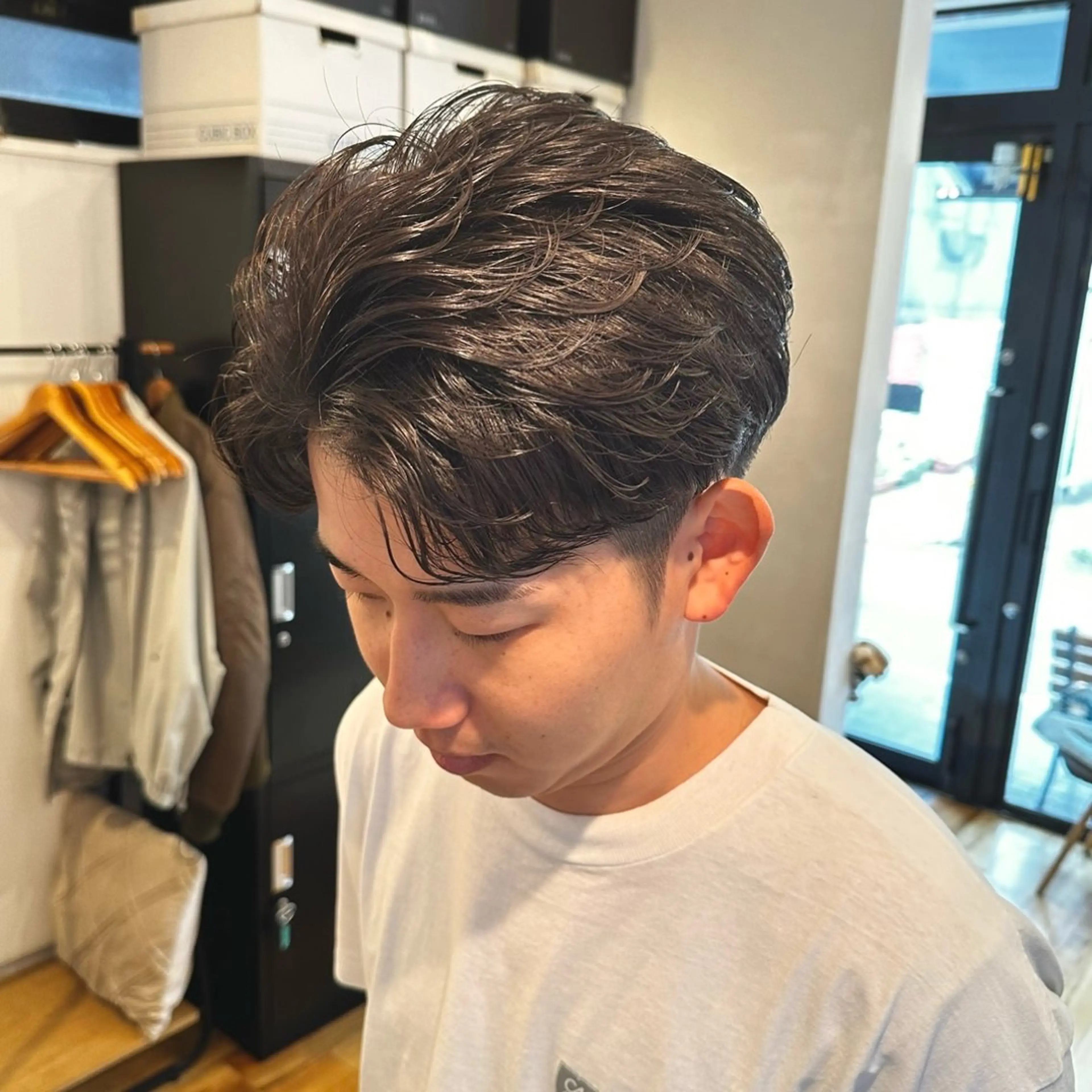 ショート パーマ メンズ ビジネス センターパート フェザーパーマ メンズ就活ヘア メンズパーマ カット パーマ トリートメント 【メンズヘア】 原宿/Kasumiのヘアスタイル