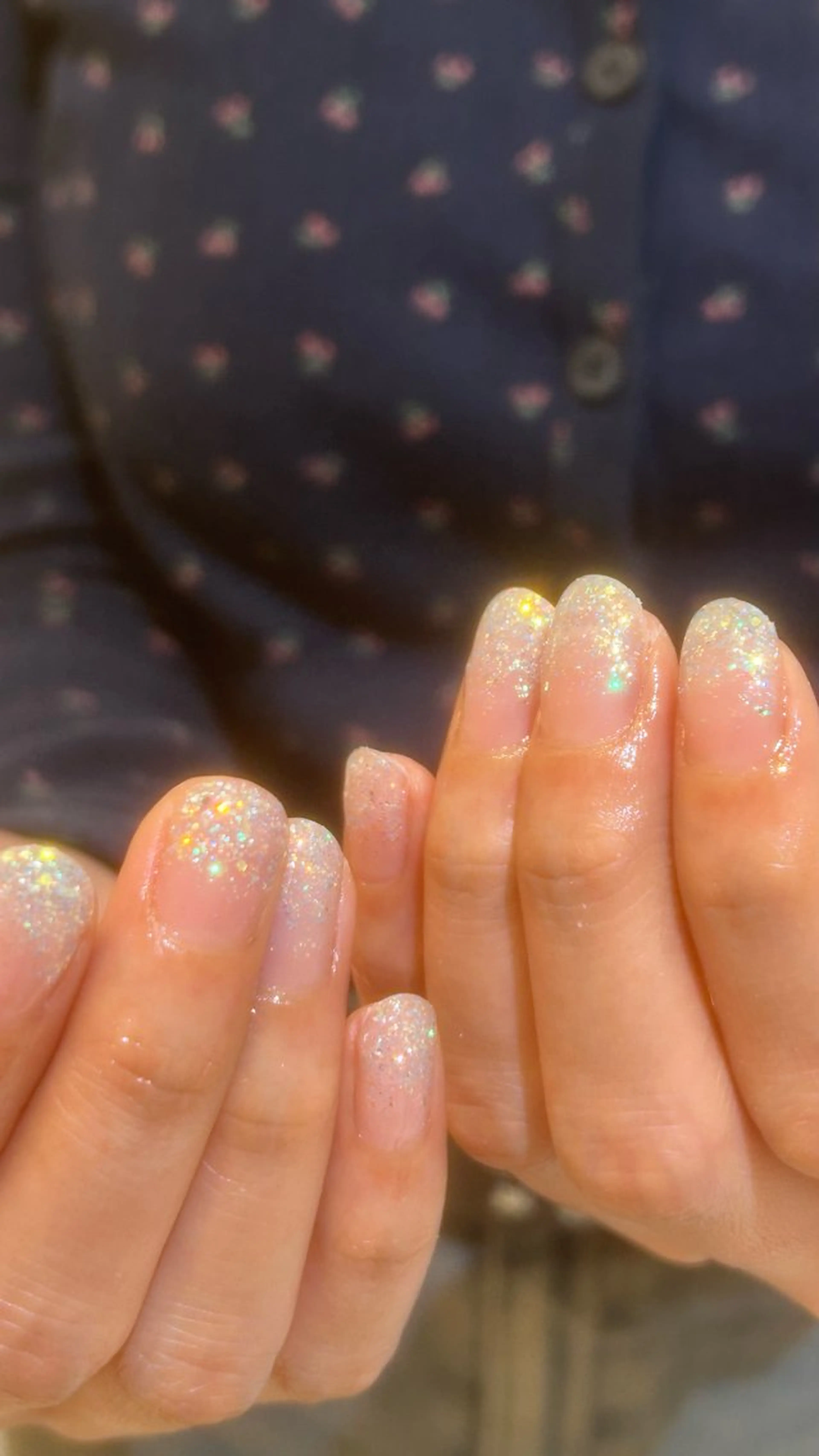 ネイル グラデーション ラメ(グリッター) ラメグラデーション White nail KAEDEのネイルデザイン