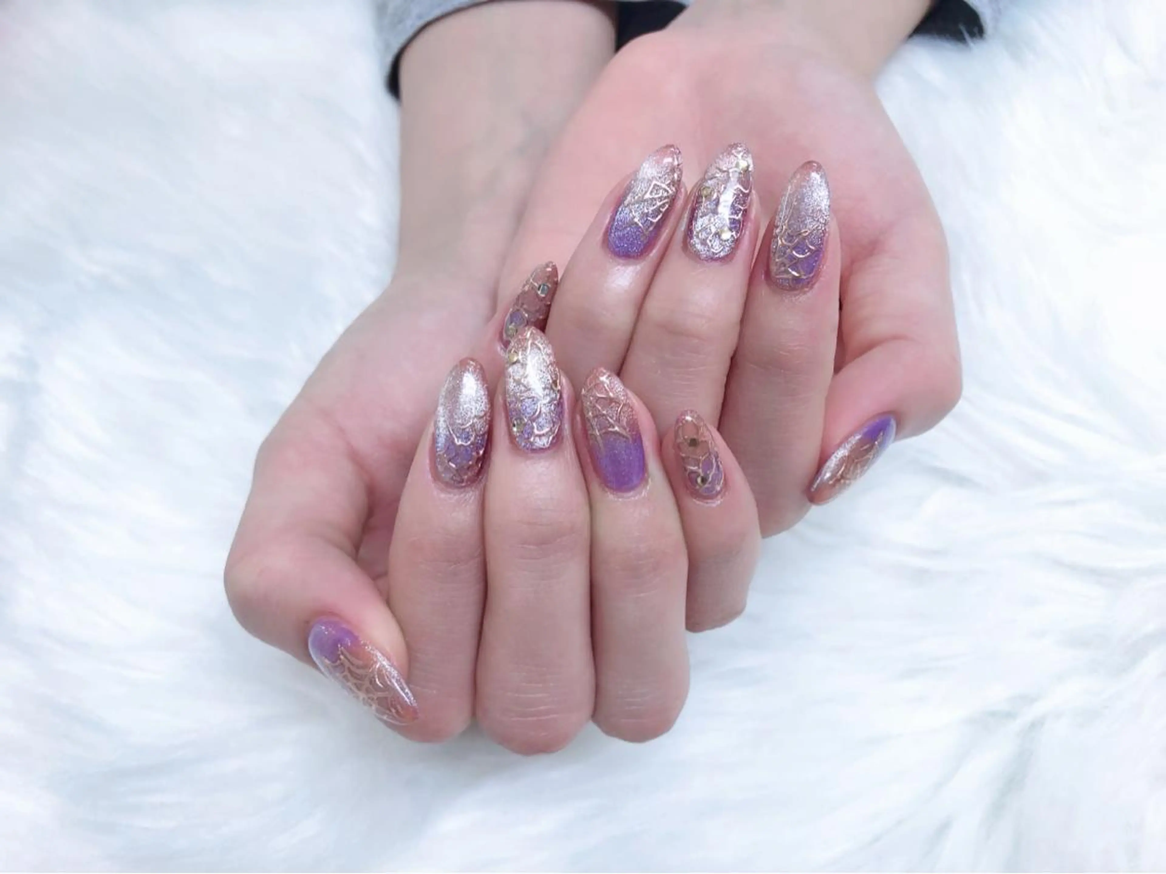 ネイル グラデーション ハロウィン マグネットネイル ミラーネイル ハンドネイル MoonNail ユリ🌸のネイルデザイン