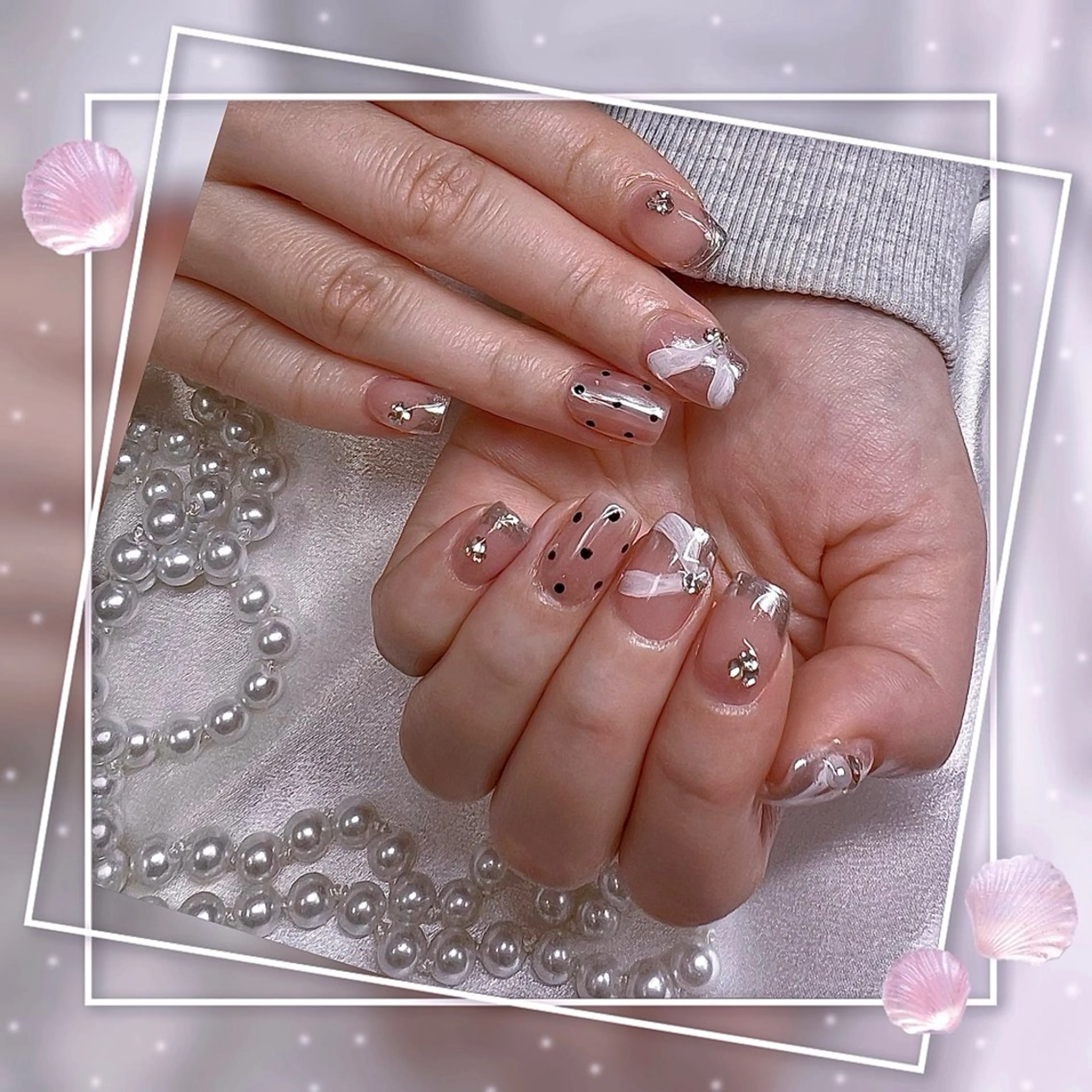 ネイル フレンチネイル グラデーション キラキラネイル 韓国ネイル マグネットネイル ハンドネイル ハンドケア Chill Nailsalonのネイルデザイン