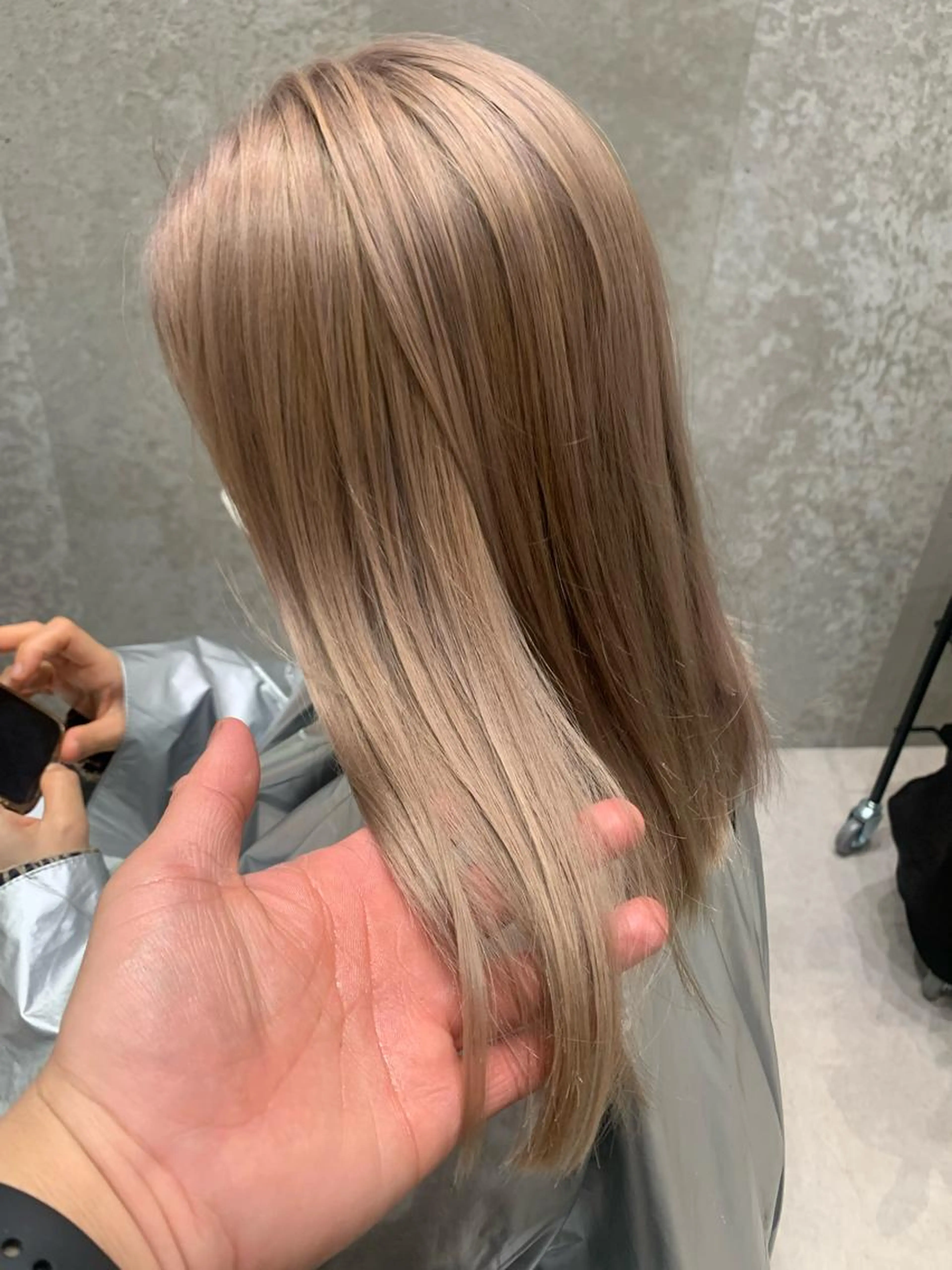 髪、頭皮に優しいブリーチ＆透明感カラー＆トリートメント　ダブルカラーの写真