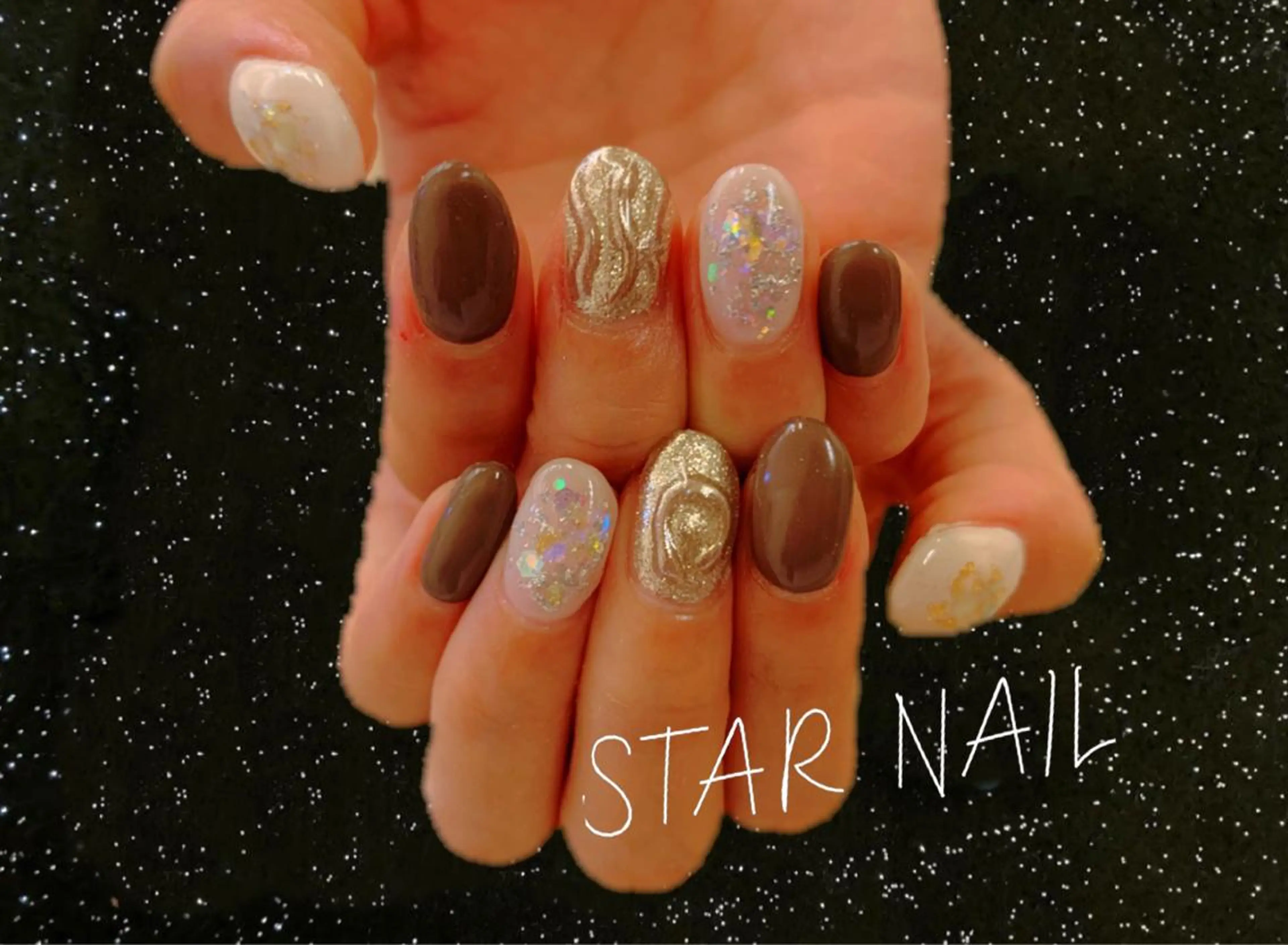 ネイル ブラウン ホログラムネイル キラキラネイル ミラーネイル ニュアンスネイル STAR NAIL所属・STAR NAILのネイルデザイン