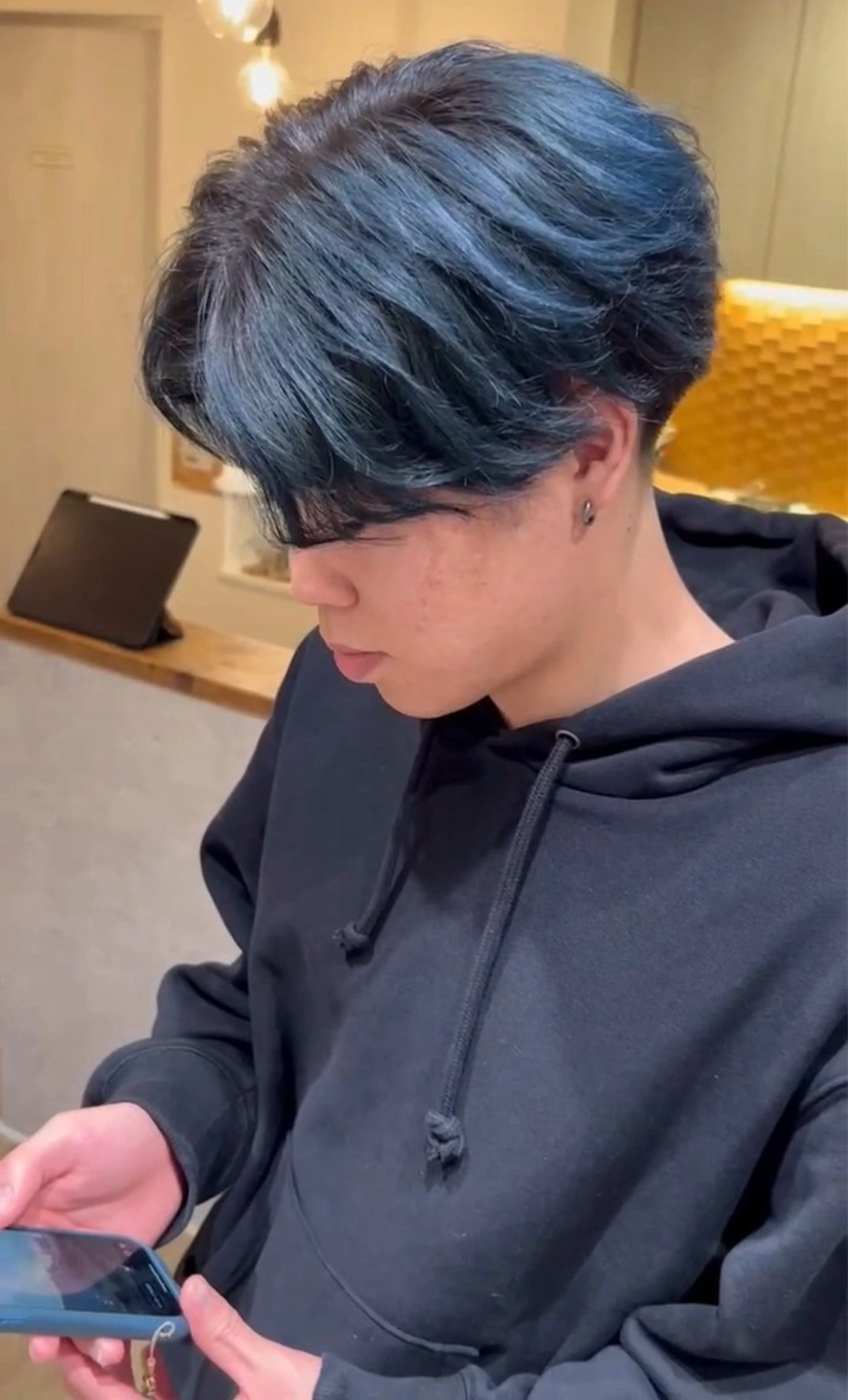 カラー メンズ メンズブリーチ メンズハイトーン ブリーチ ブルーカラー ハイトーンカラー ヘアカラー カイト/透明感カラー /艶髪のヘアスタイル