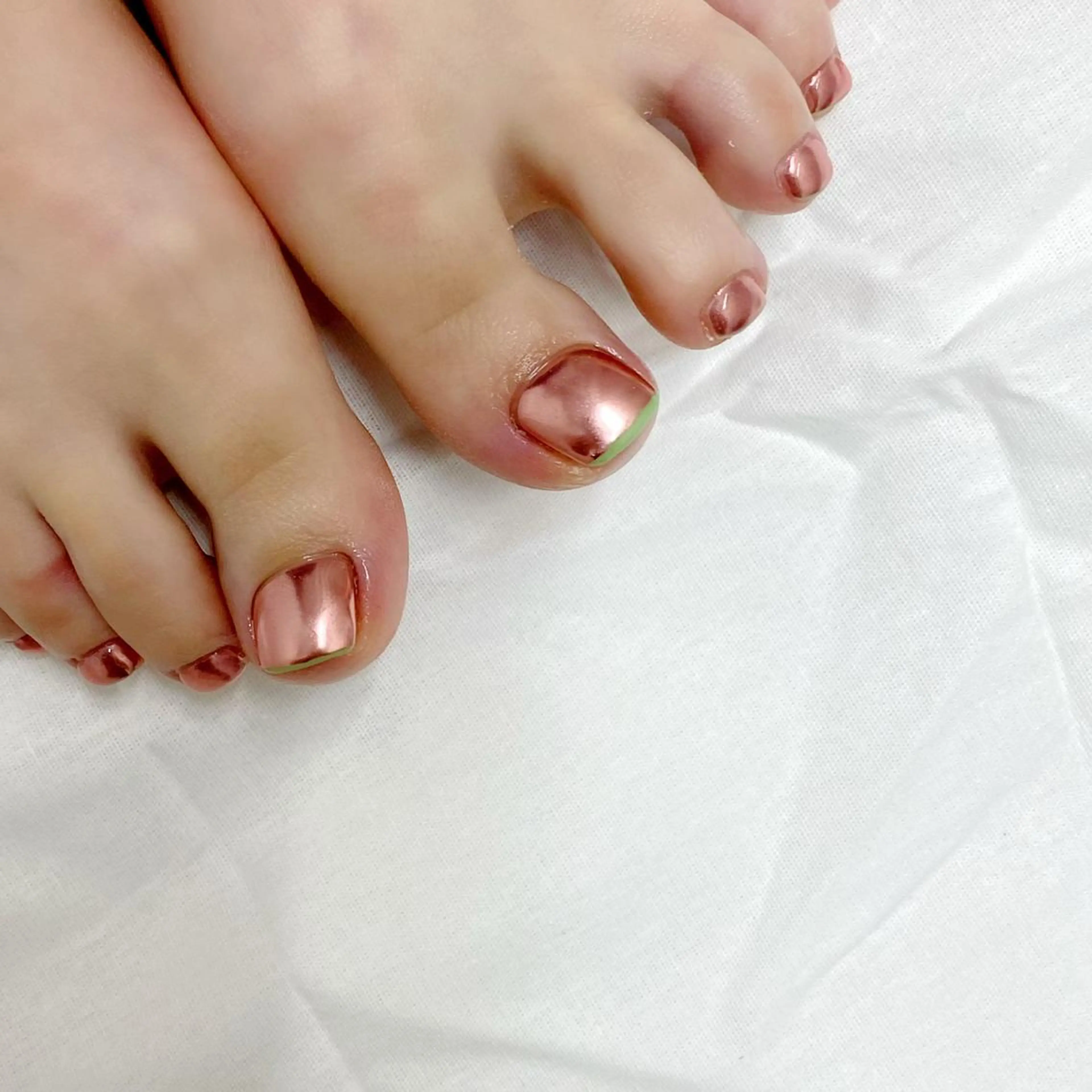 ネイル フレンチネイル ミラーネイル 芹澤 沙椰花のマツエク・マツパデザイン