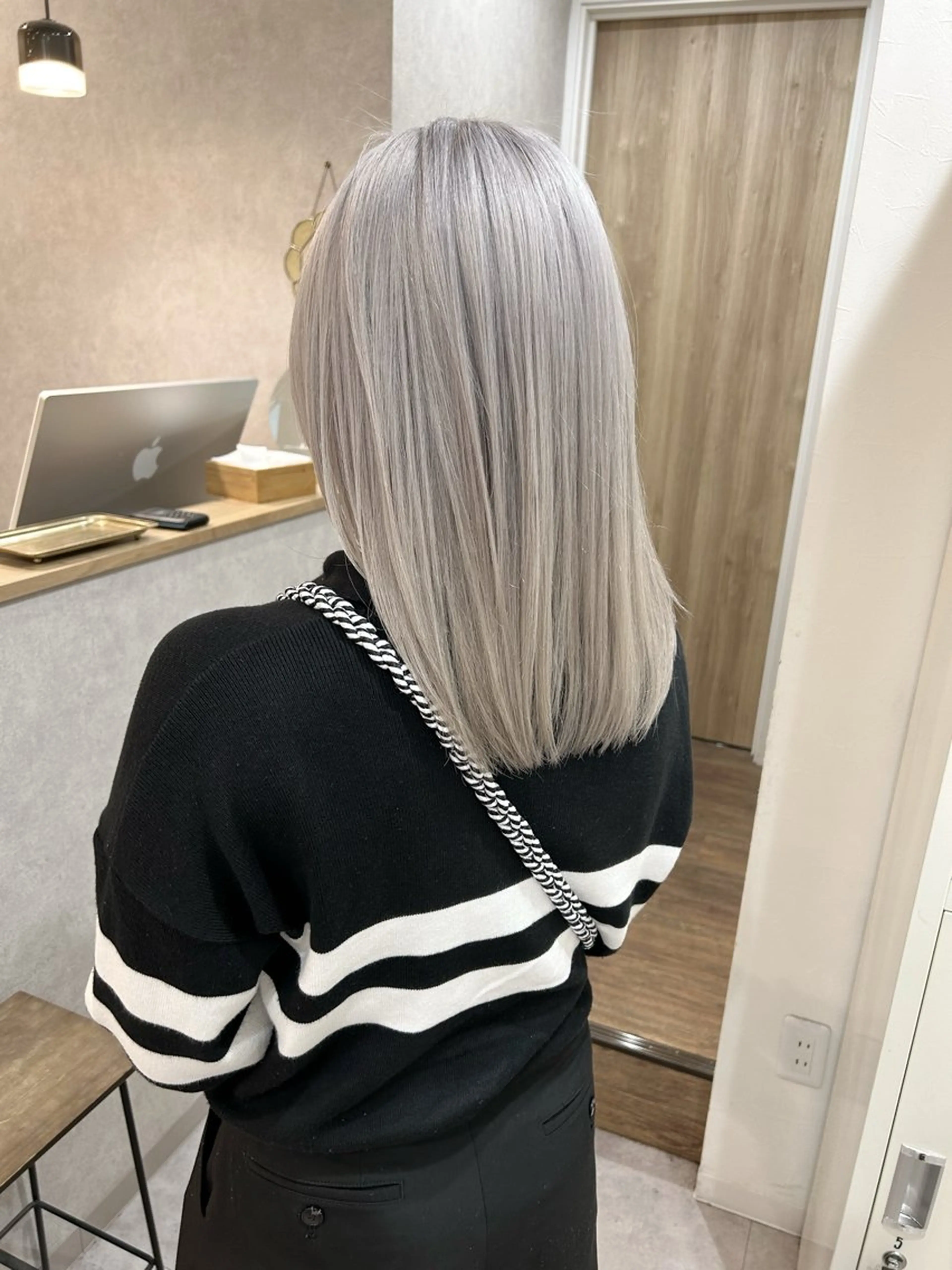 セミロング カラー ブリーチ ケアブリーチ ハイトーンカラー シルバー ヘアカラー トリートメント Radix所属・ボブ/ハイトーン 福生Radix 下田のヘアスタイル