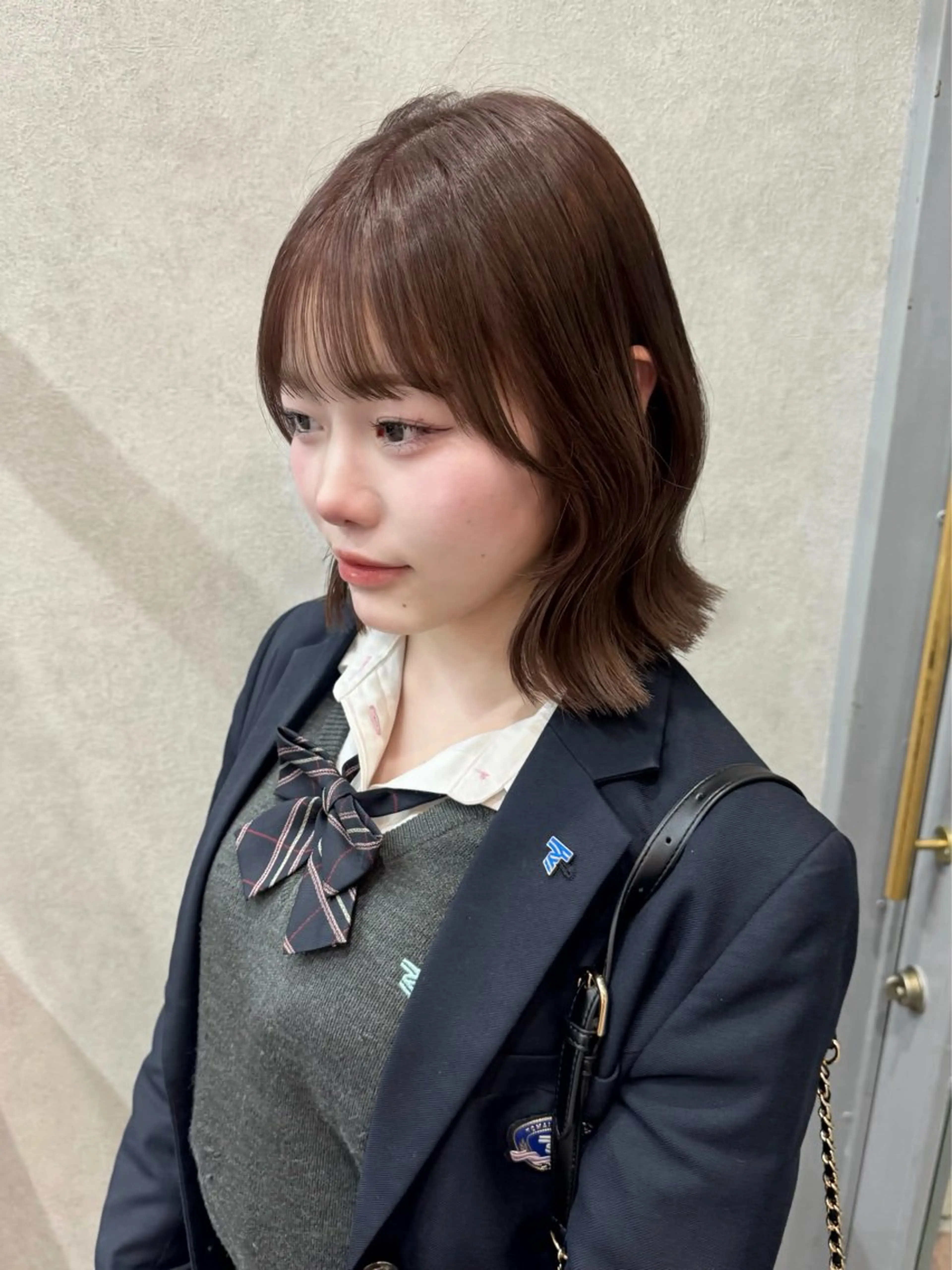 ミディアム カット ヘアカラー トリートメント karin ボブハイトーンのヘアスタイル