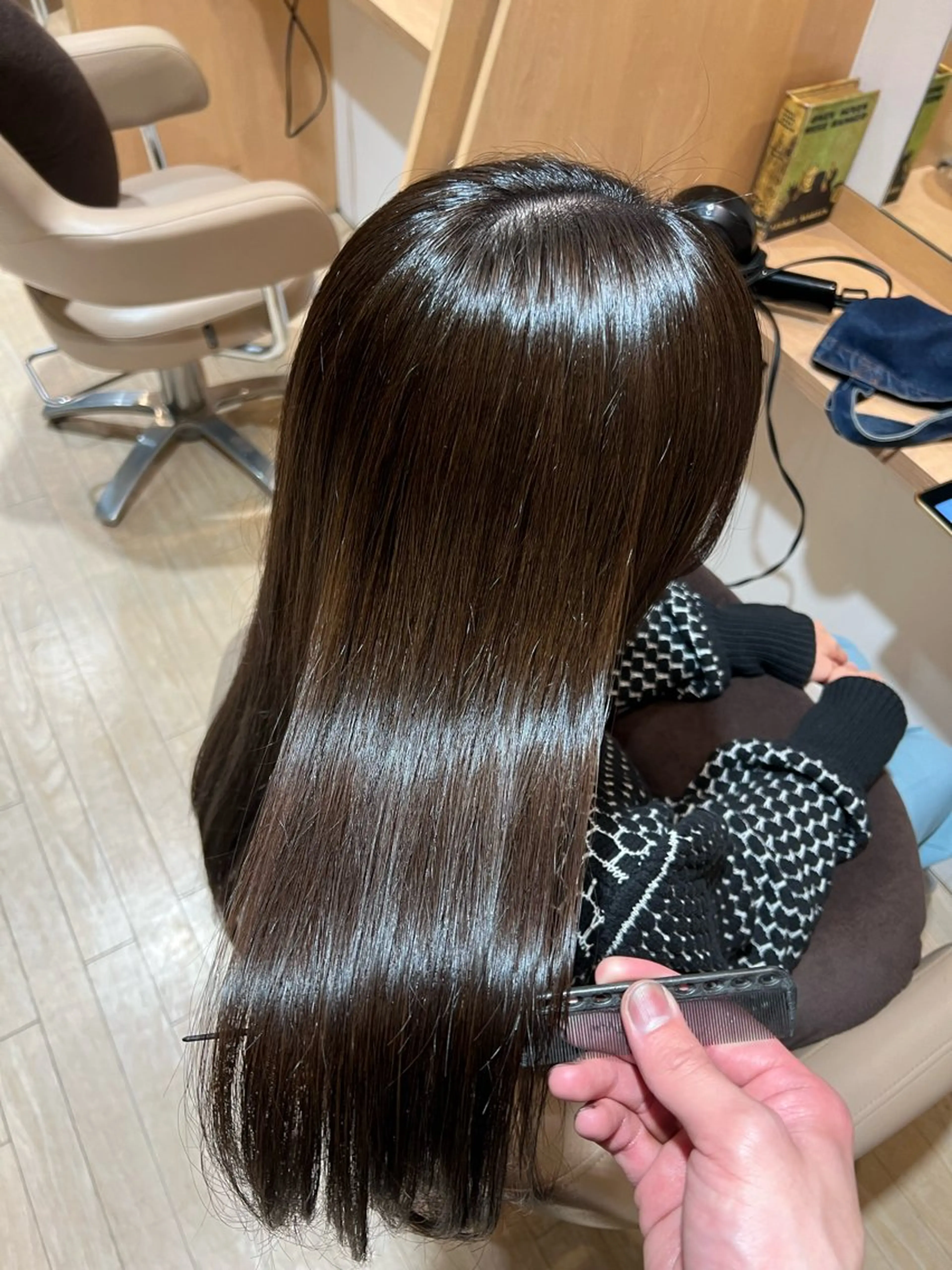 セミロング カット ヘアカラー トリートメント ✨艶髪✨ 透明感カラー　Rinのヘアスタイル