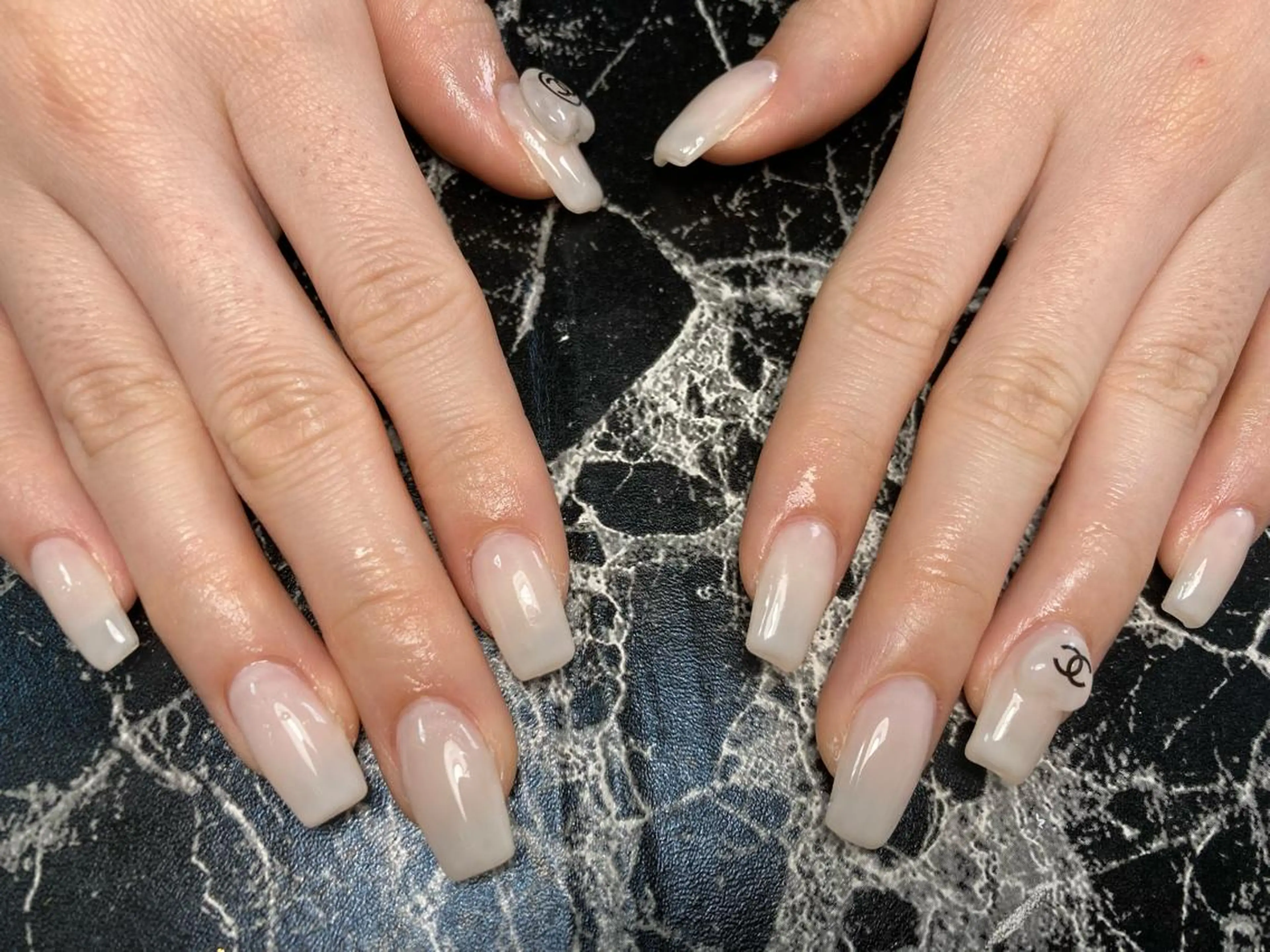 ミディアム ネイル ハンドネイル ✴︎ Delightのネイルデザイン