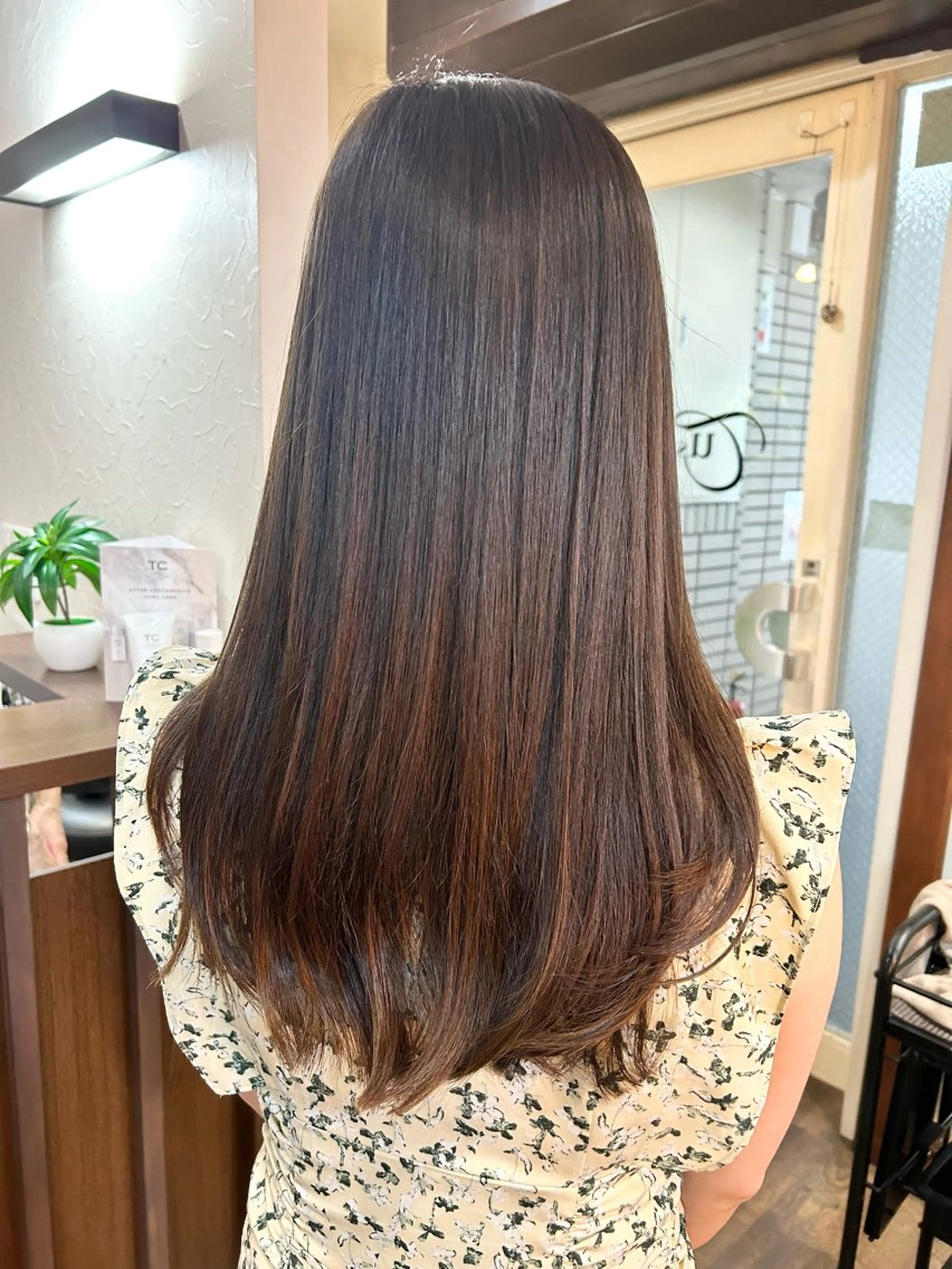 カット & 艶ヘアカラー & 上質トリートメントの写真