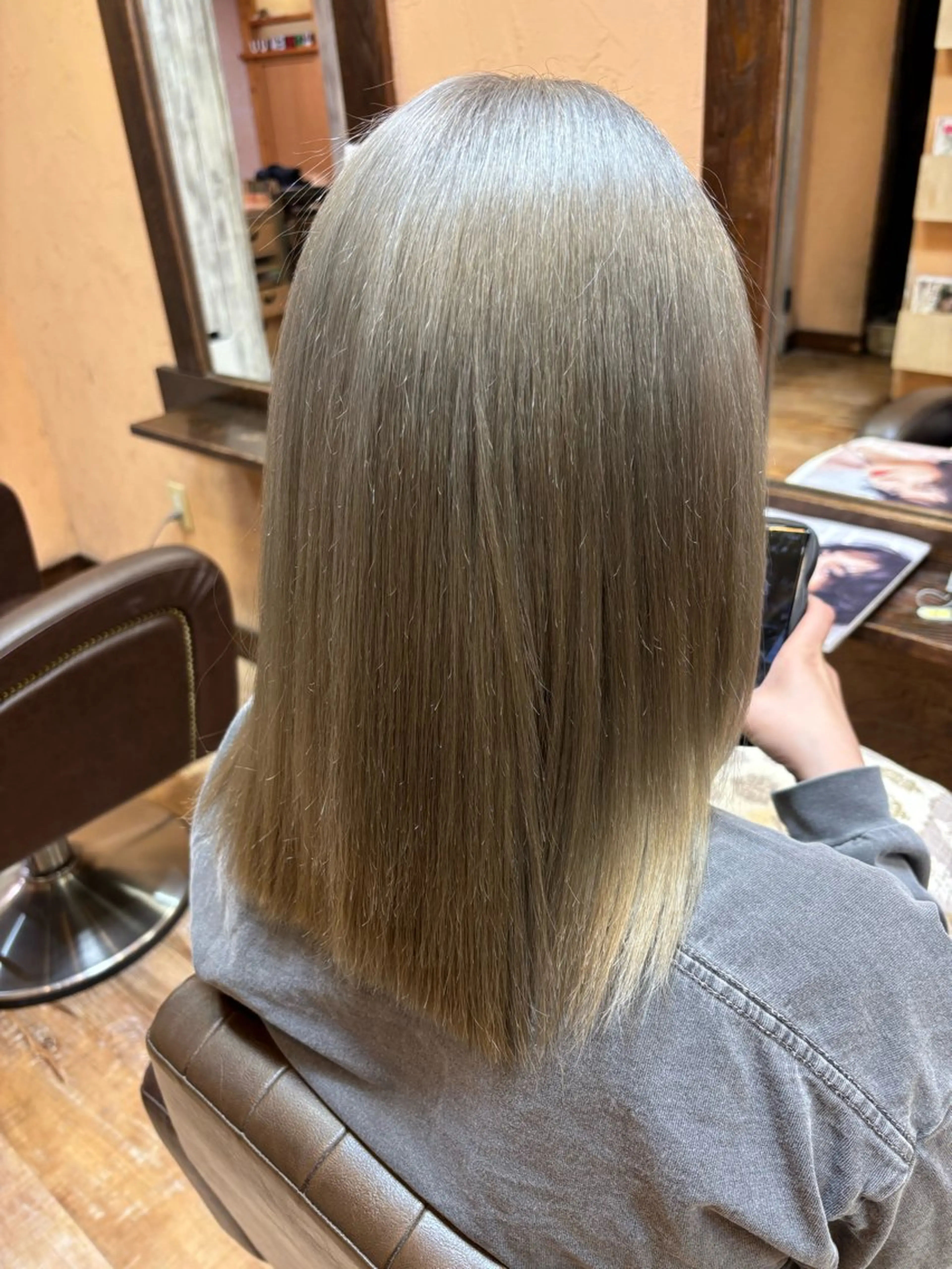 セミロング カラー ヘアカラー トリートメント ブリーチカラー🎀 Himariのヘアスタイル