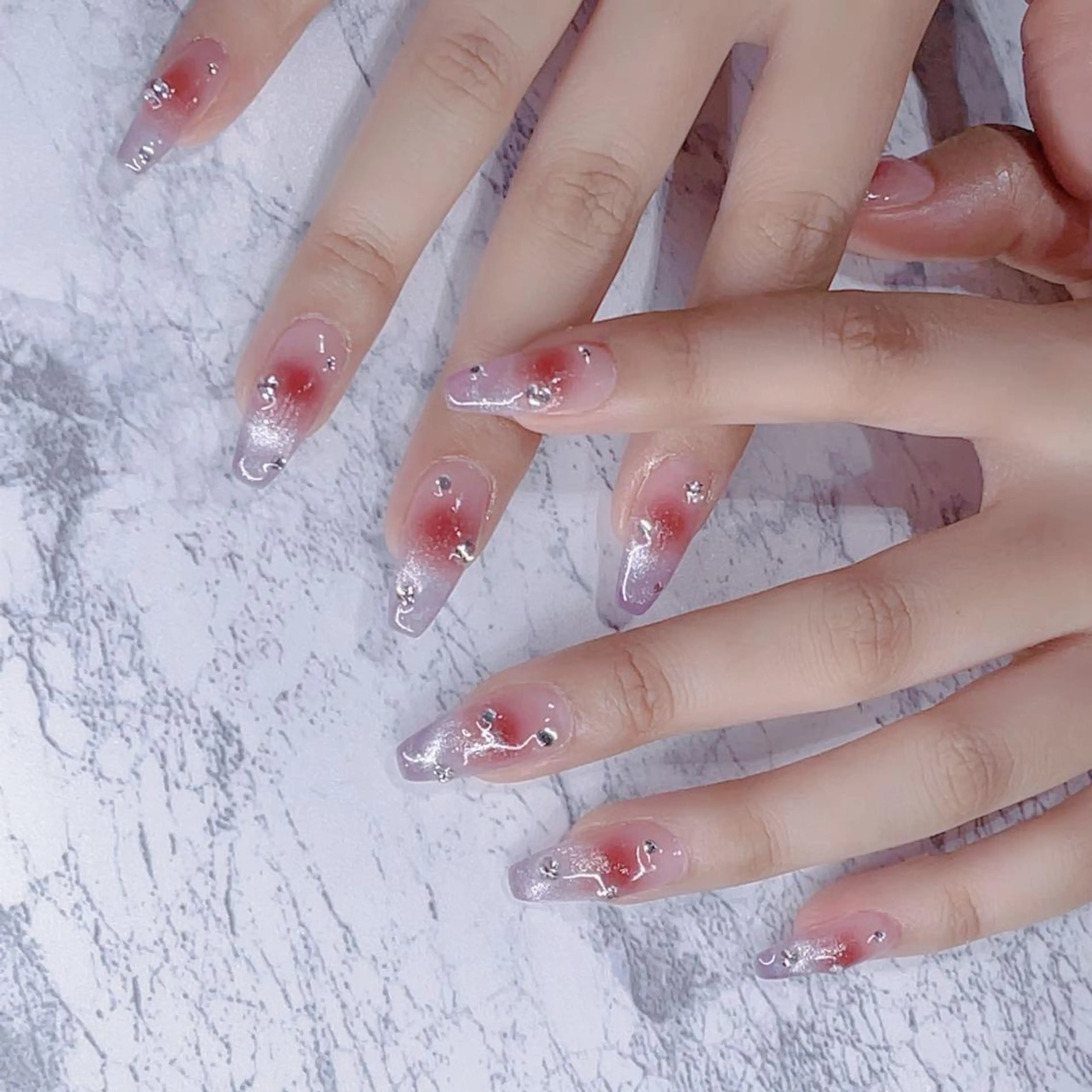 ネイル 長さ出し ネイルチップ Queens ciciのネイルデザイン