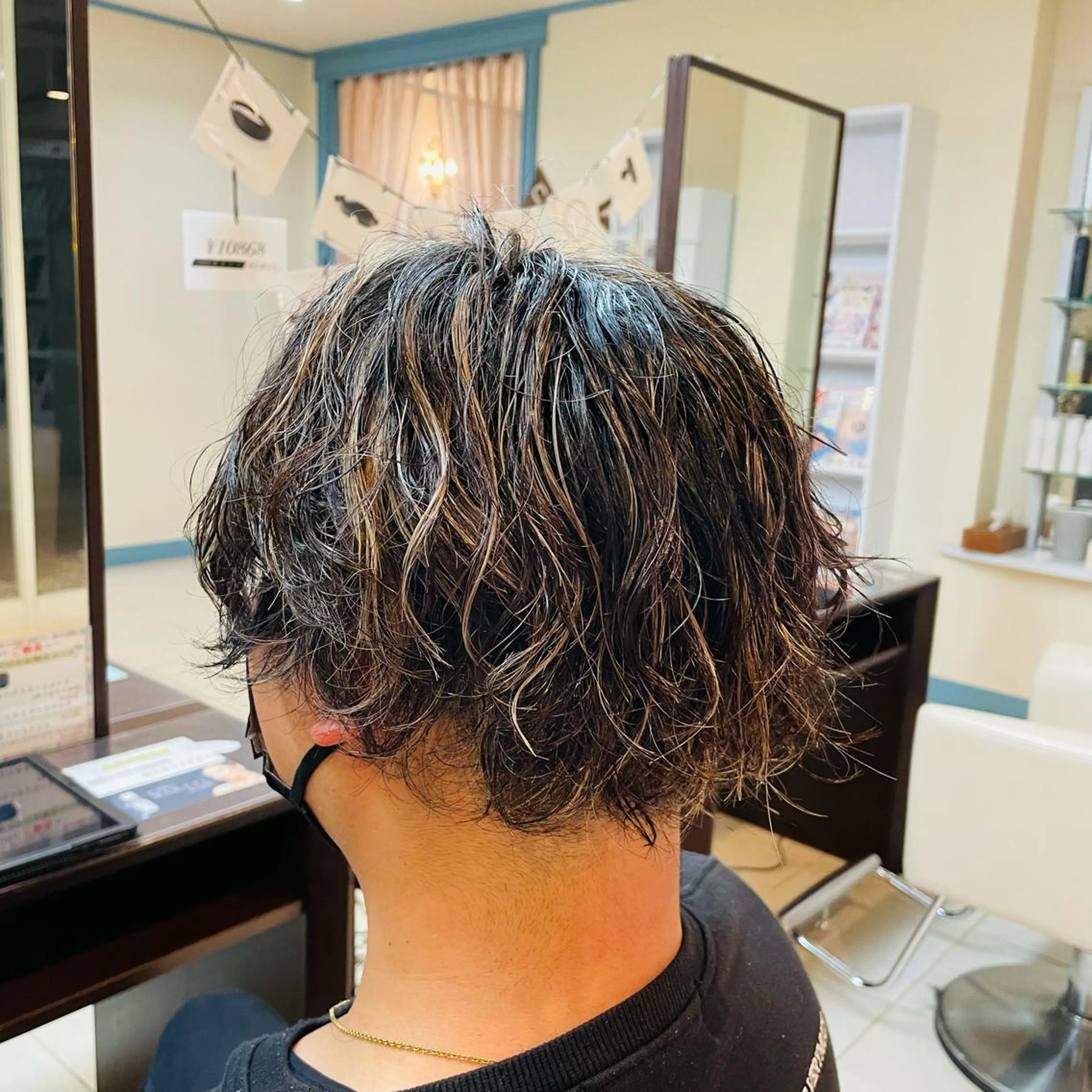 ショート カラー パーマ メンズ 朝生 海都のヘアスタイル