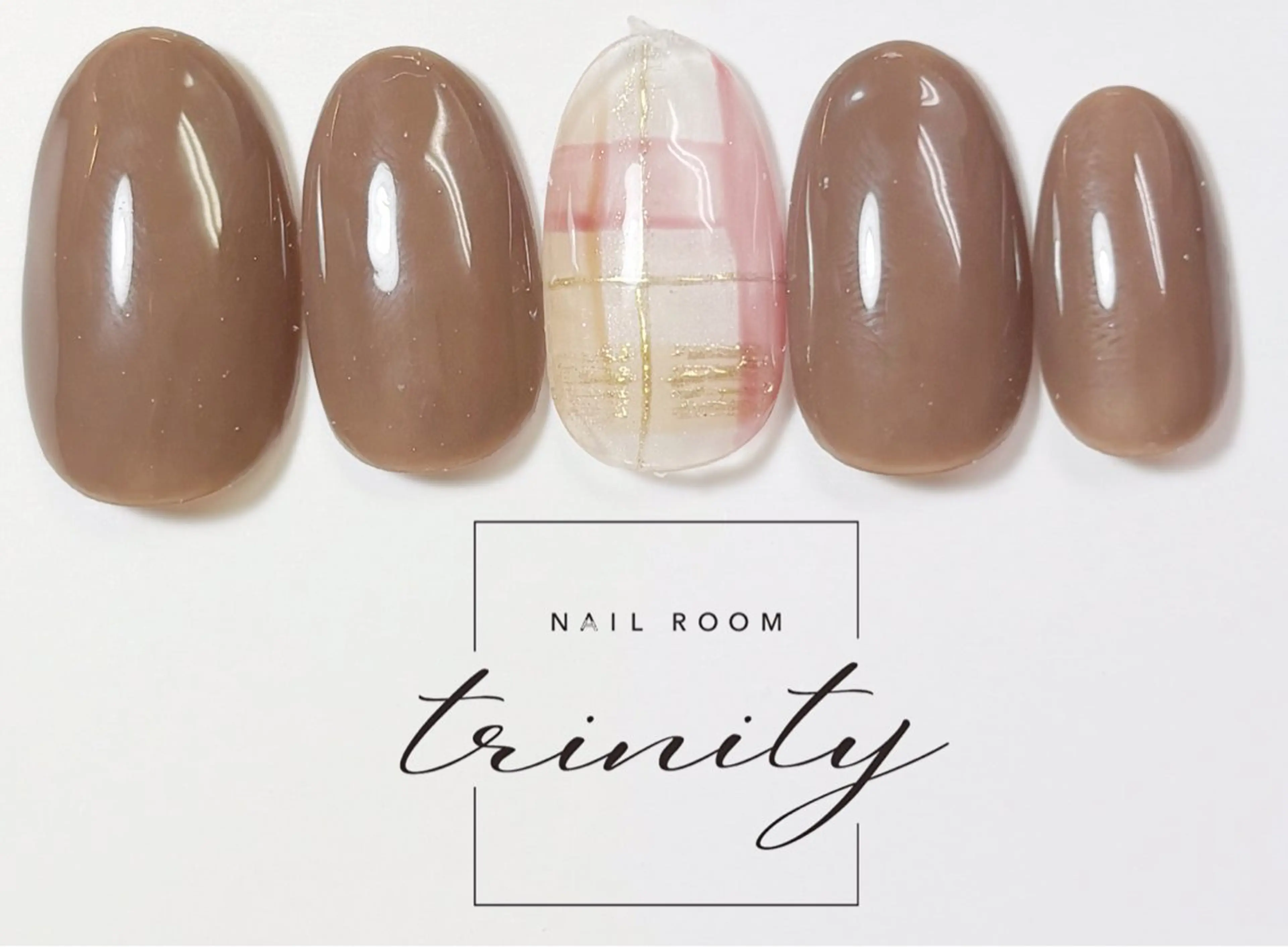 ネイル ハンドネイル Trinity ネイリストスタッフのネイルデザイン