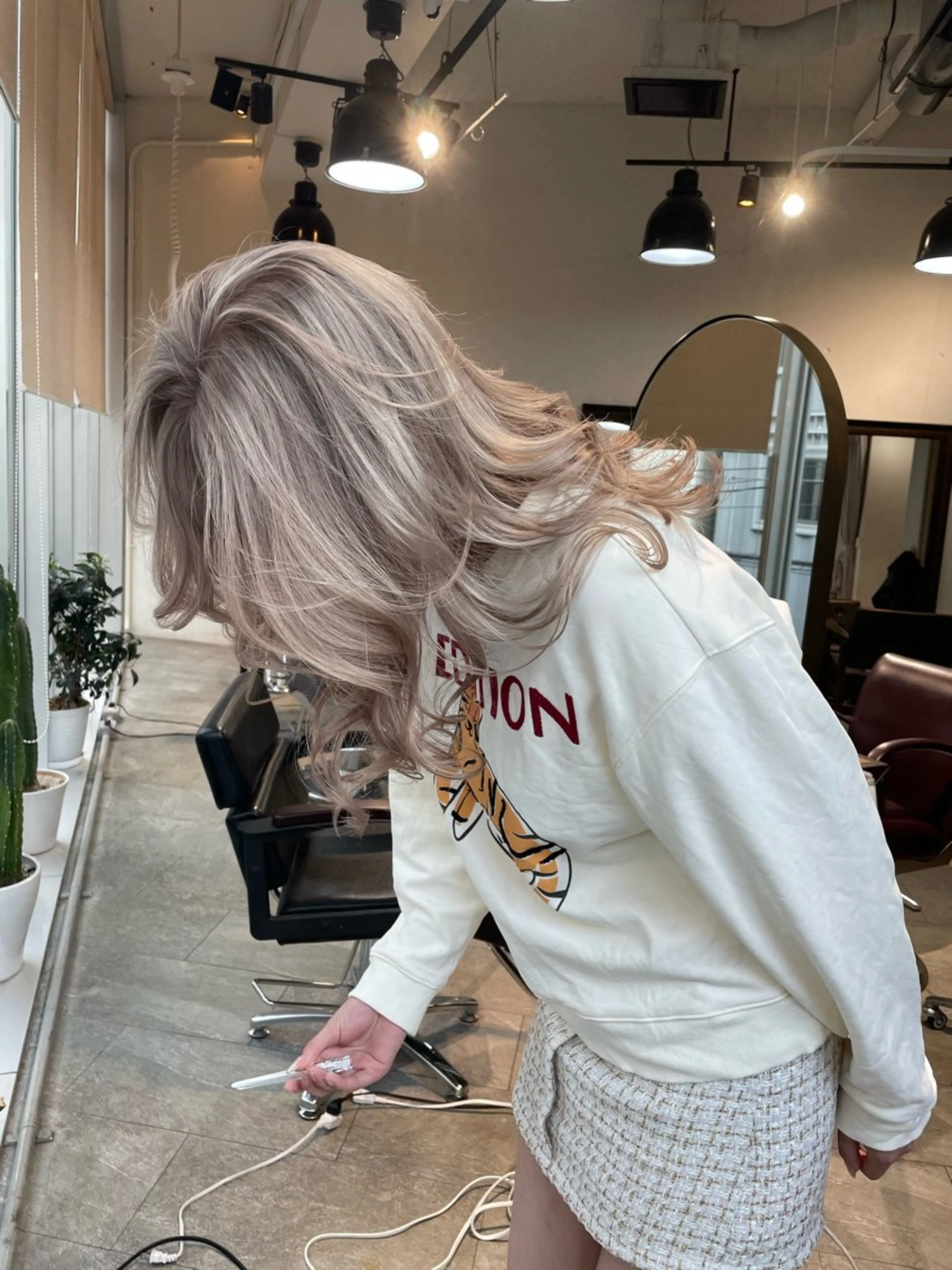 セミロング カラー カット ヘアカラー トリートメント ヘアセット 💜ハイトーン💛 マジカルかいちゃんのヘアスタイル